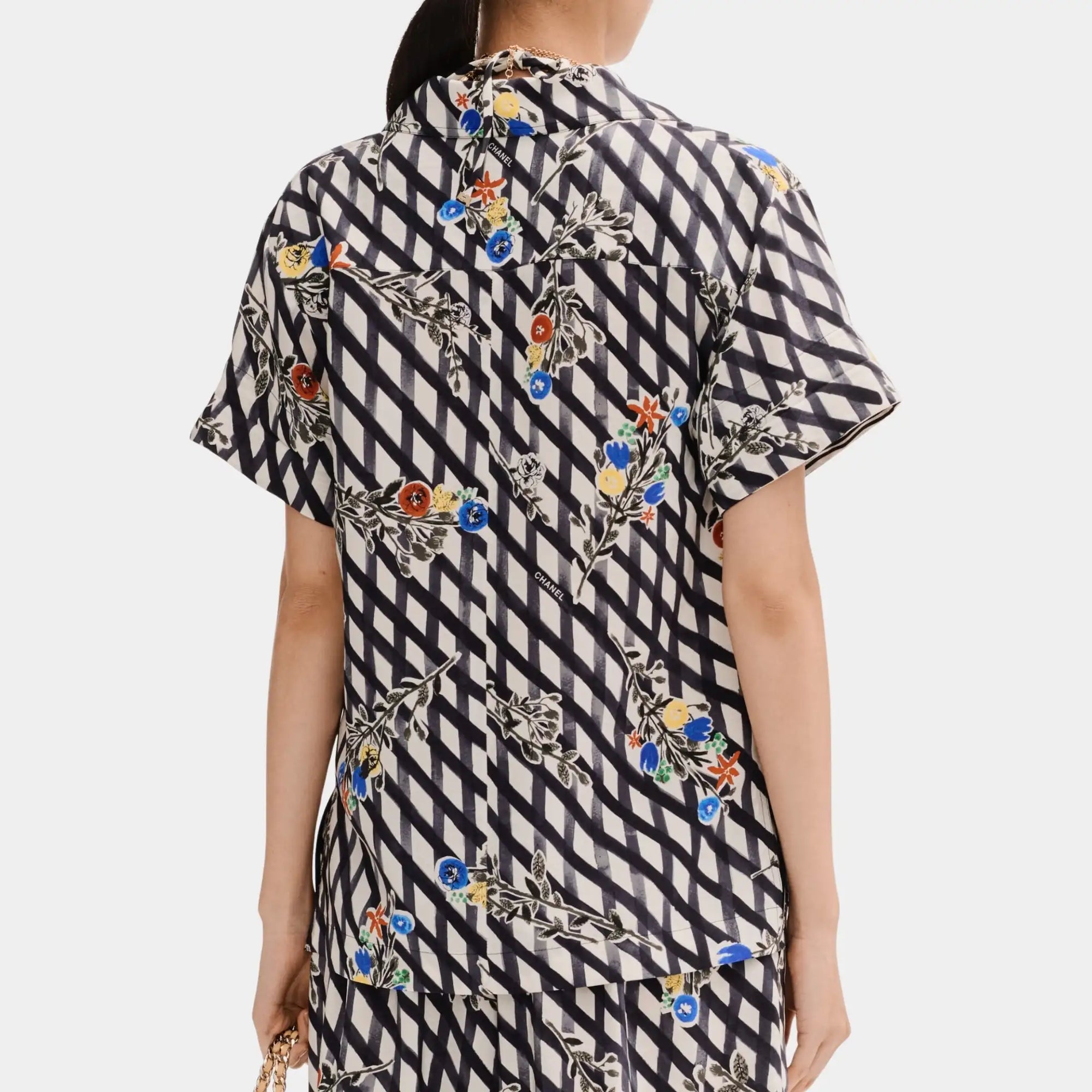 Оригінальна Short-Sleeved Blouse In Printed Crepe De Chine Chanel – вид ззаду