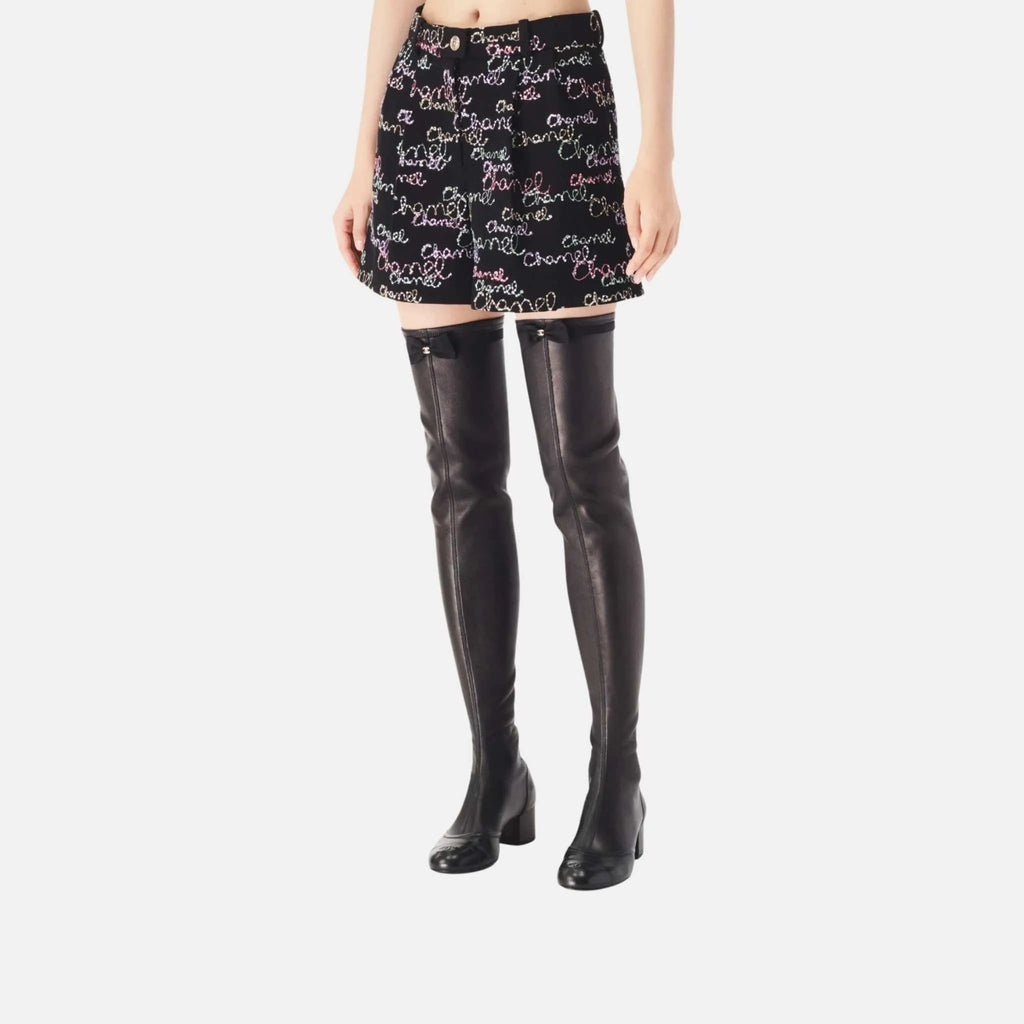 Оригінальна Shorts In Embroidered Wool Crepe Chanel – вид ззаду