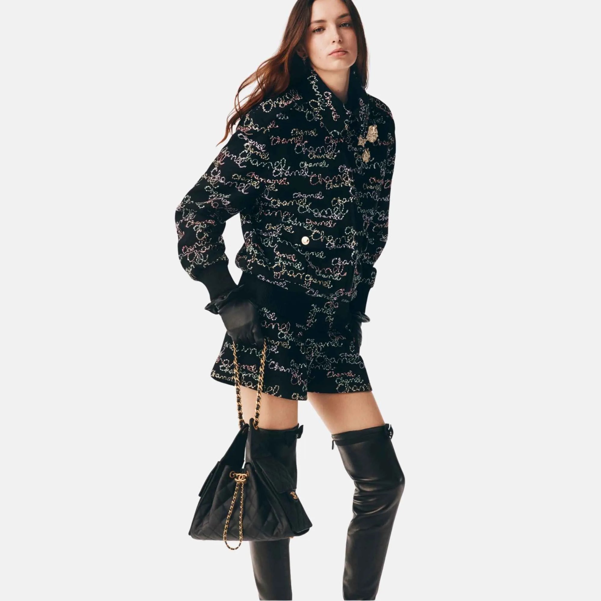 Оригінальна Shorts In Embroidered Wool Crepe Chanel – боковий вид
