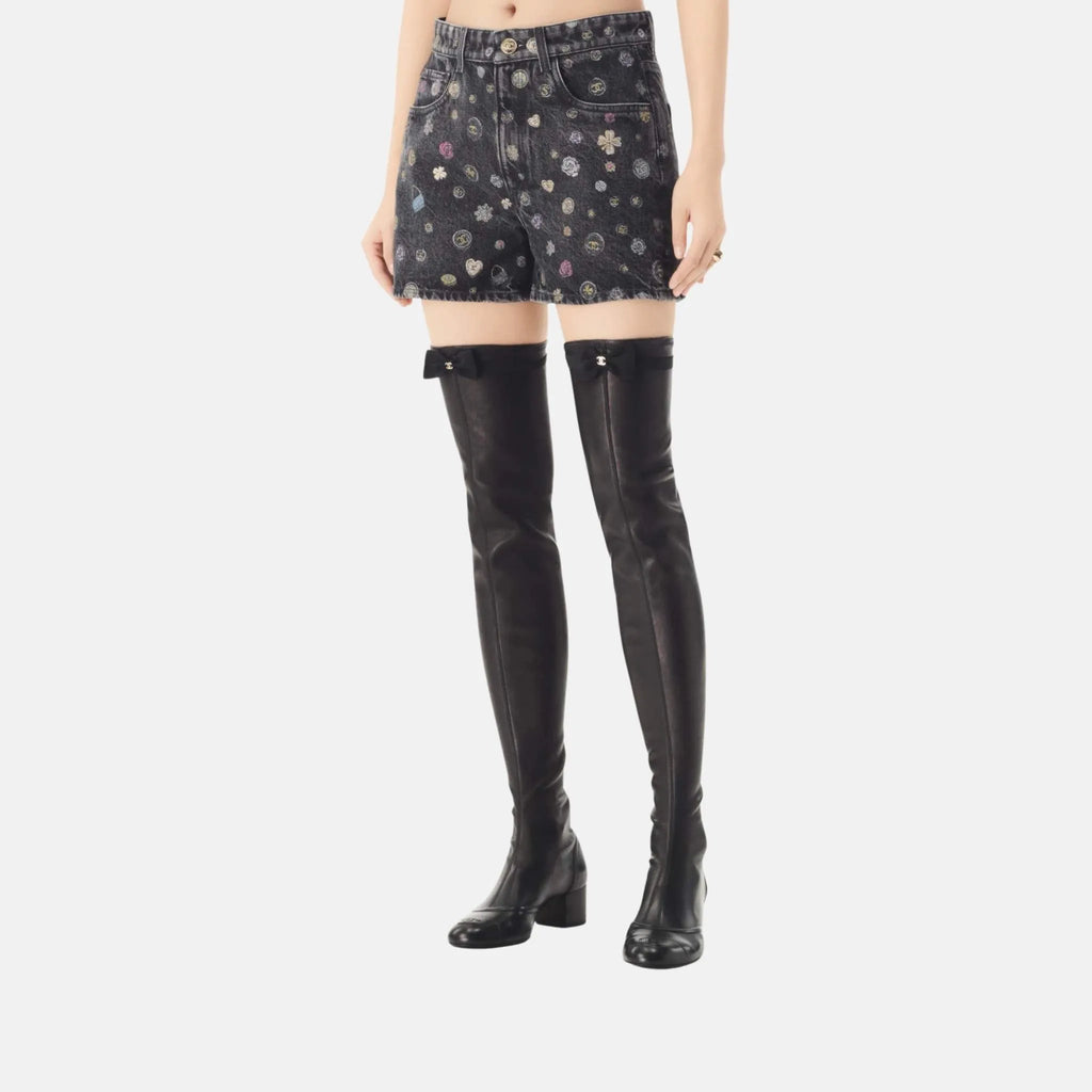 Оригінальна Shorts In Laminated Denim Chanel – вид ззаду