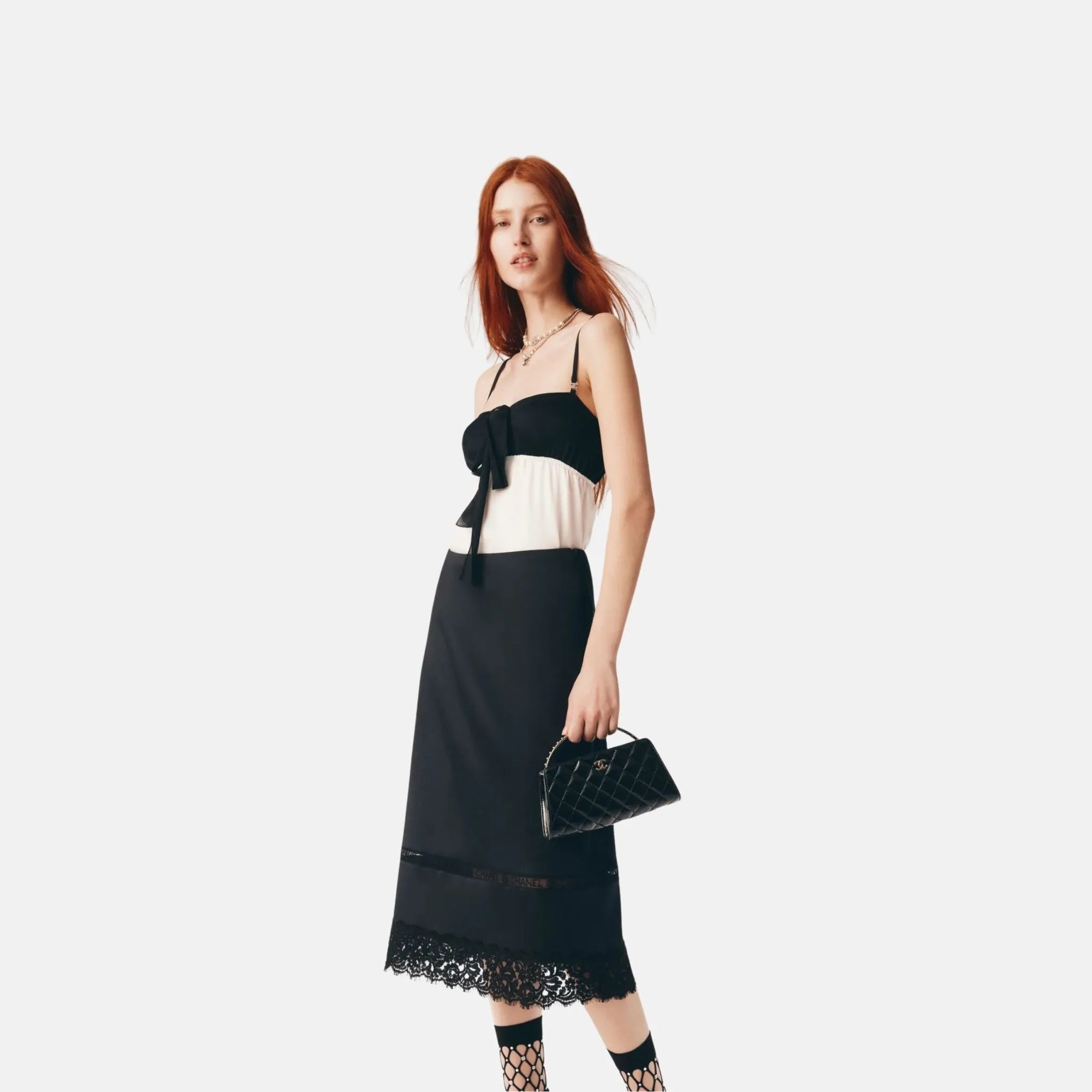 Skirt In Black Silk Satin And Lace Chanel – Гарантія оригінальності – боковий вид