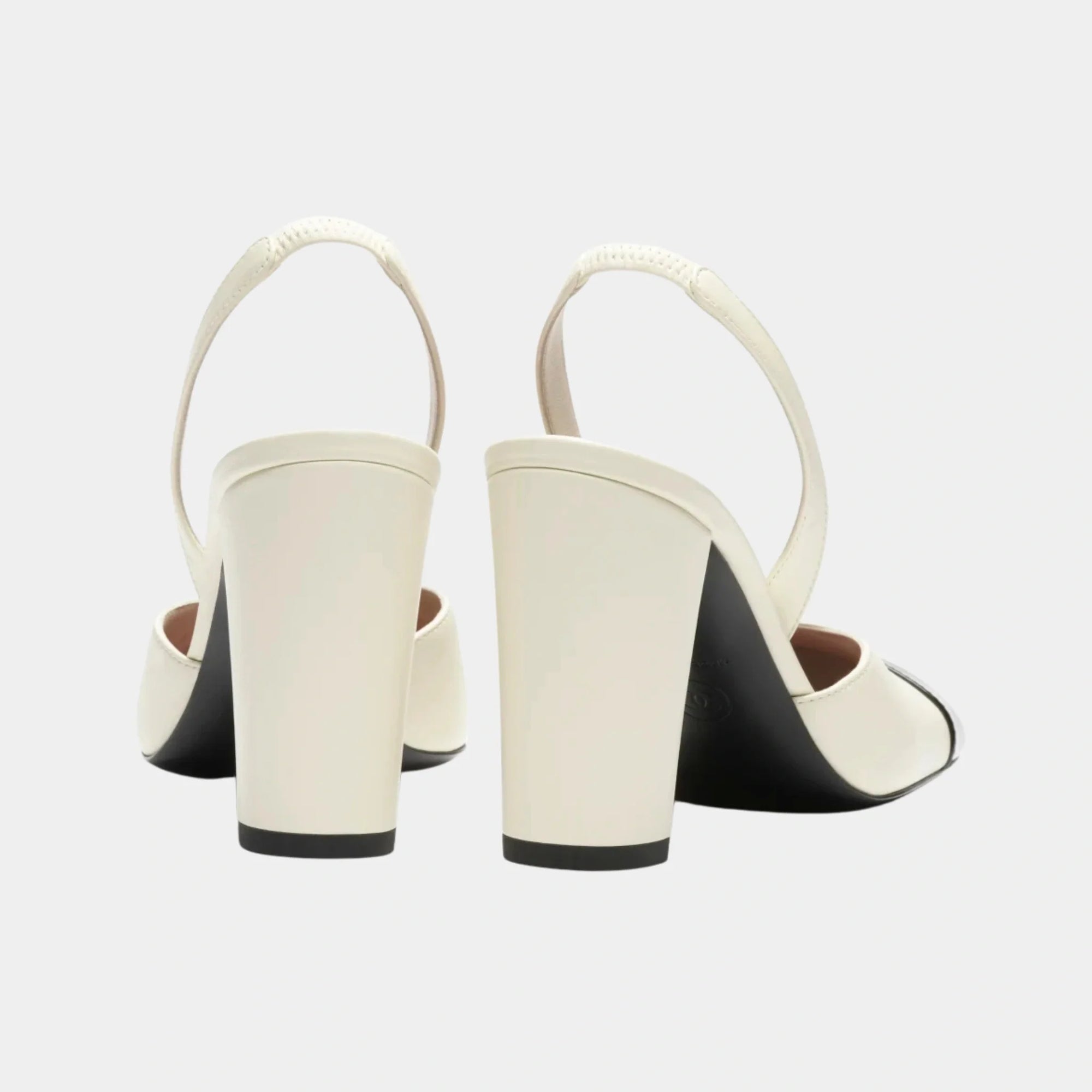 Оригінальна Slingbacks In Lambskin And Patent Calfskin Chanel – вид ззаду