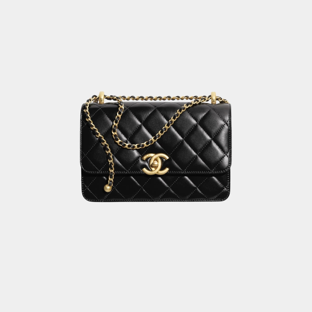 Оригінальна Small Flap Bag Shiny Calskin & Gold Tone Metal Black Chanel – боковий вид