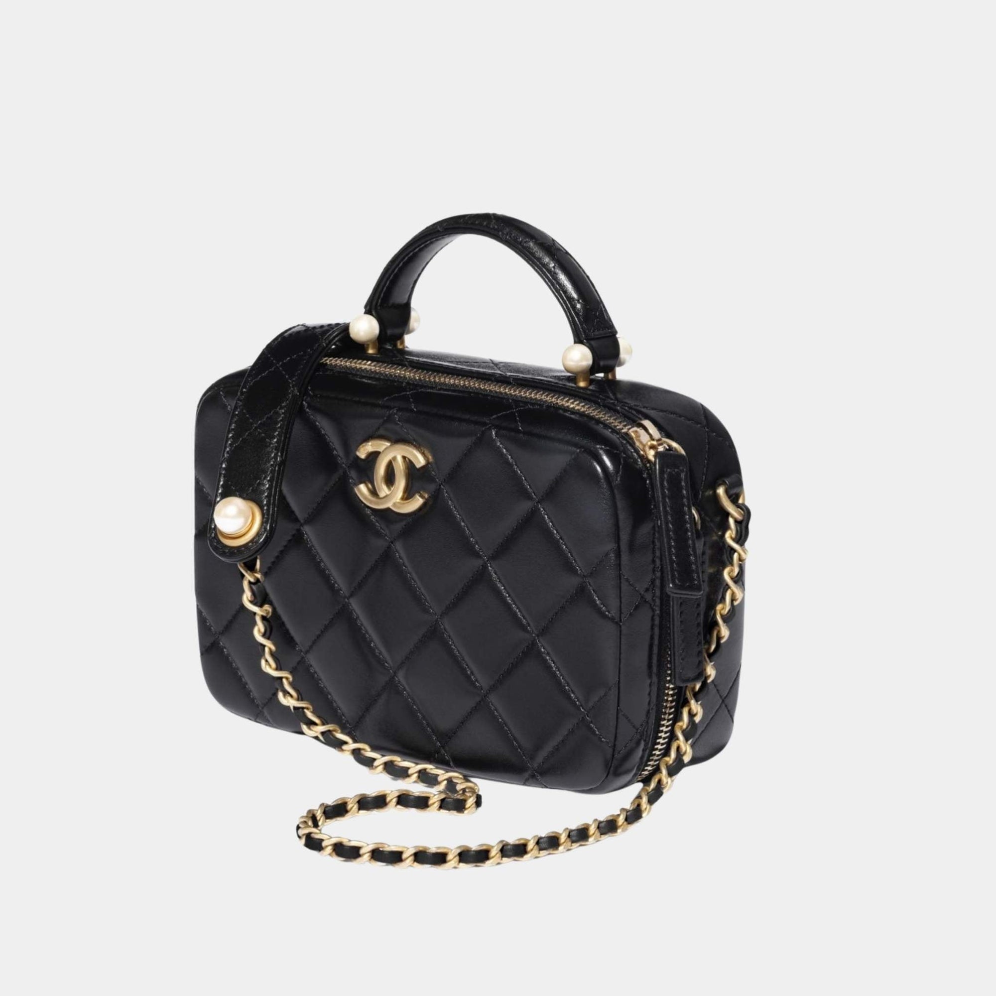 Small Vanity Case In Shiny Lambskin With Imitation Pearls Chanel оригінал – Купити в Україні – вид ззаду