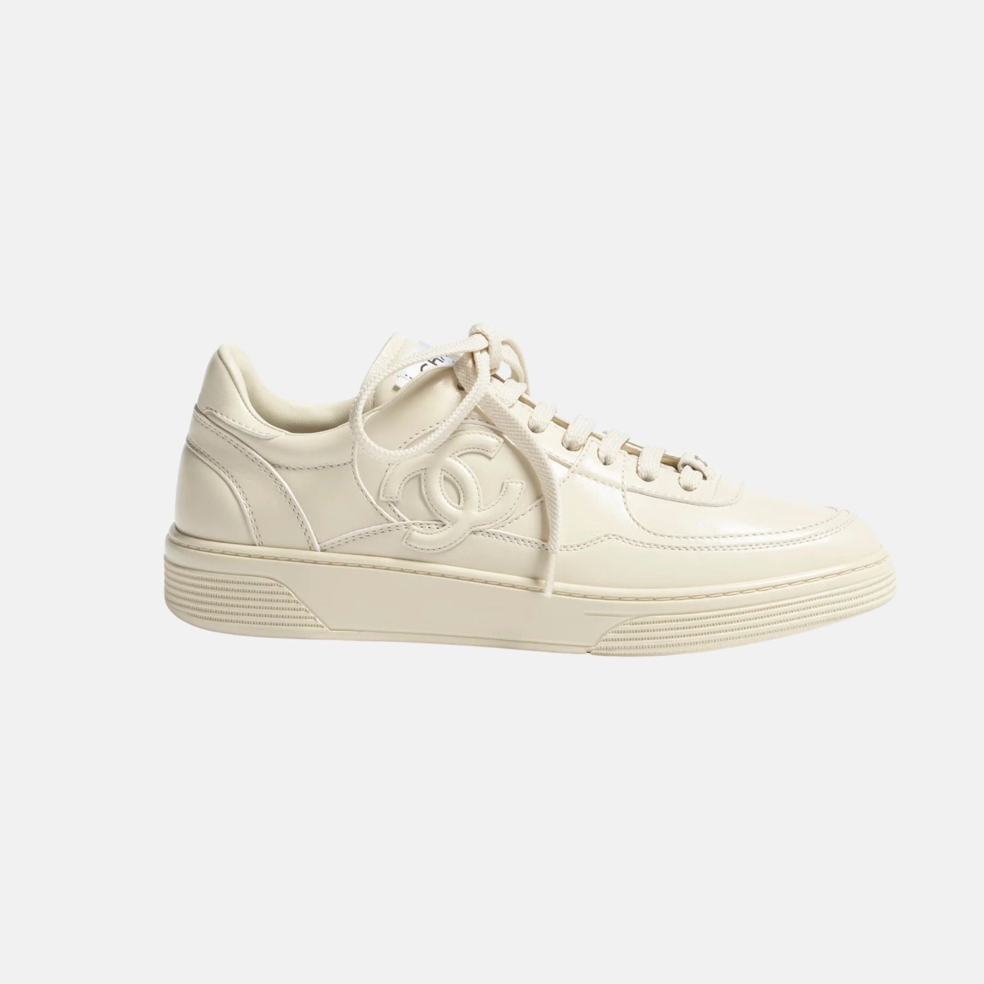 Оригінальна Sneakers In Calfskin Chanel – боковий вид