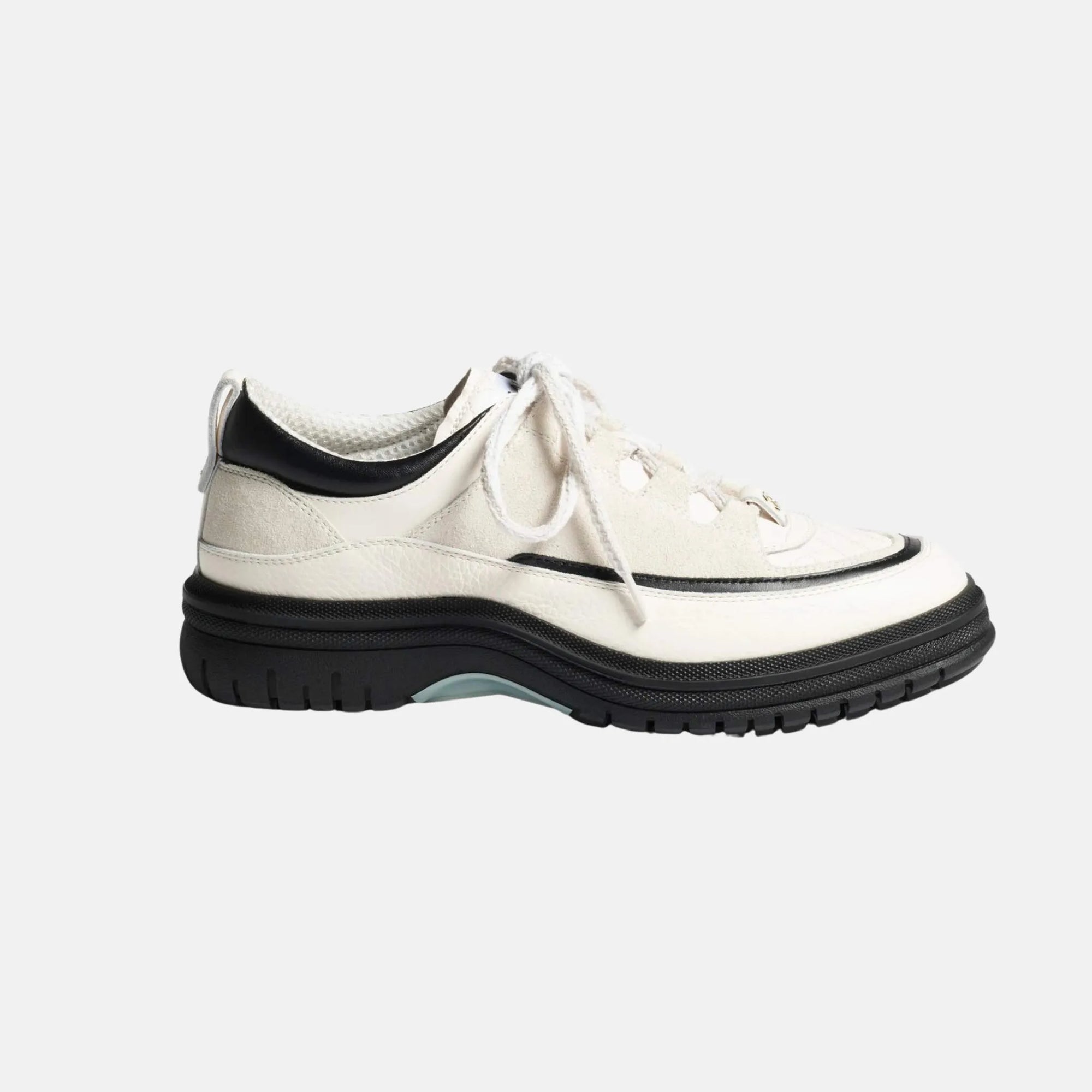 Оригінальна Sneakers In Velvet Veal And Lambskin Chanel – боковий вид