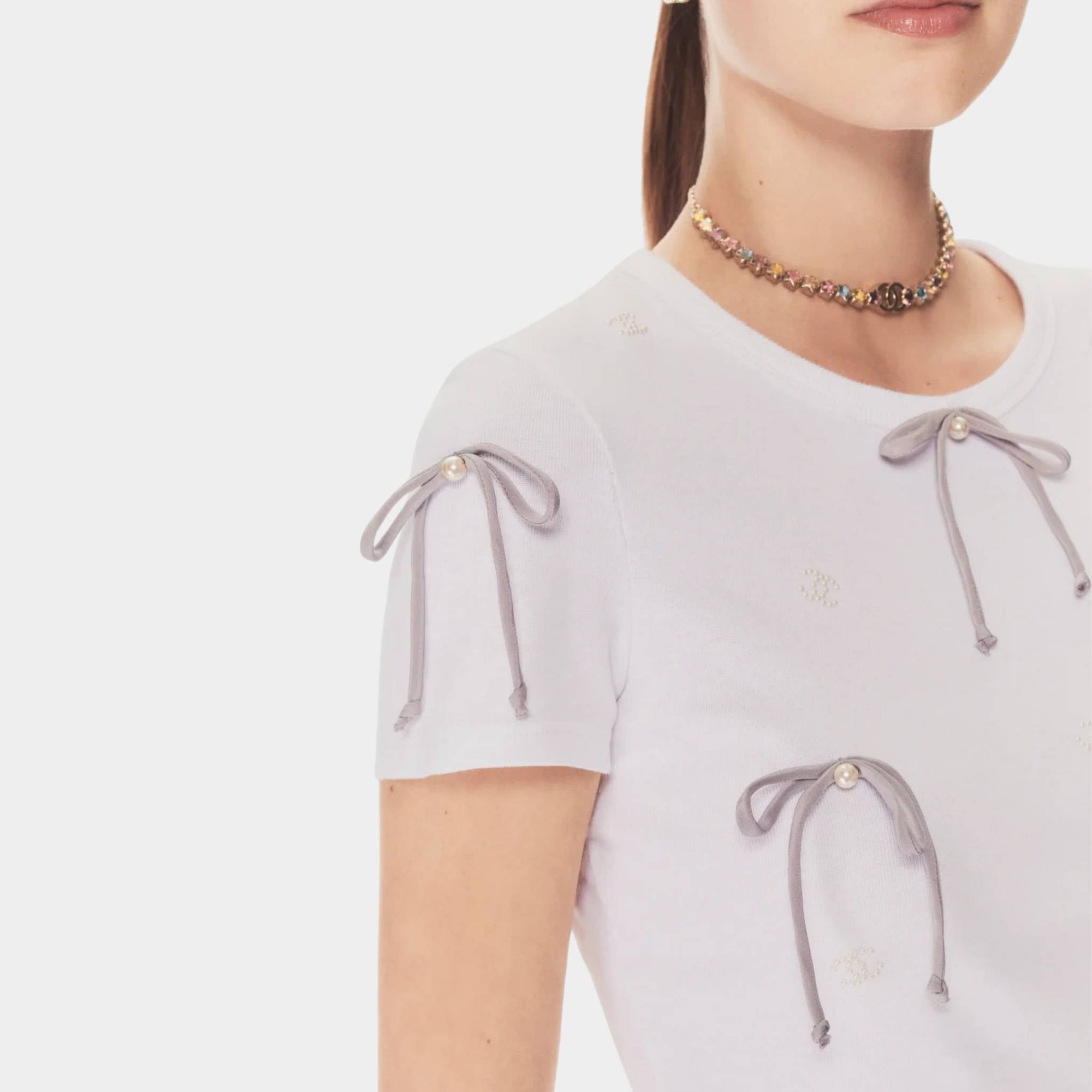 Оригінальна T Shirt Embroidered Cotton Jersey White Light Gray Chanel – детальний вид