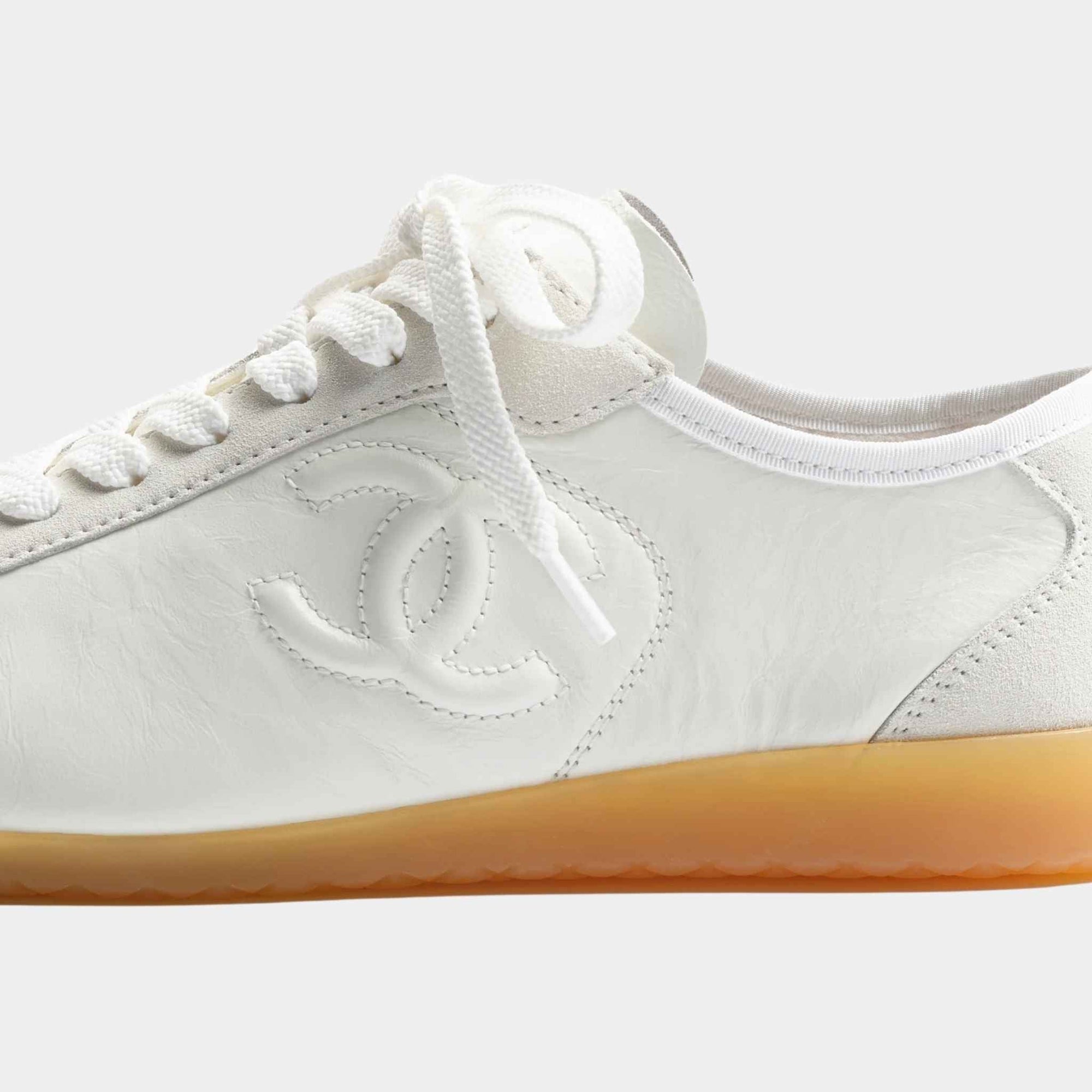 Trainers Calfskin And Suede White Chanel оригінал – Купити в Україні – вид ззаду