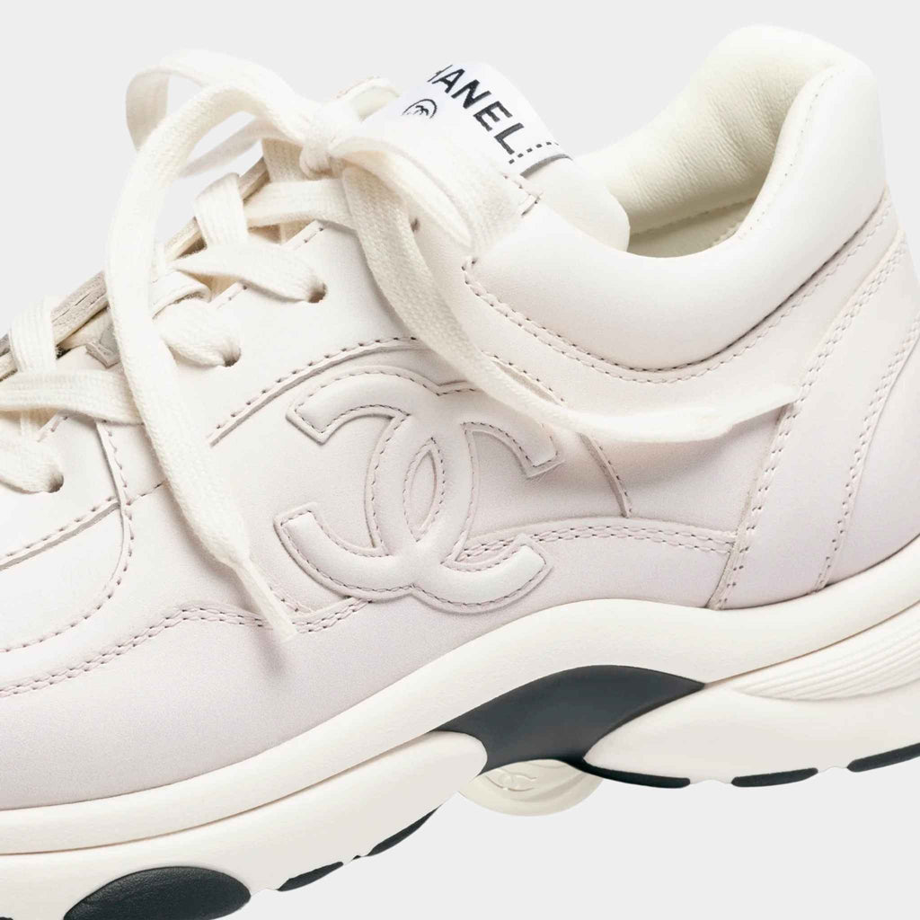 Оригінальна Trainers Printed Calfskin Light Purple Chanel – вид ззаду
