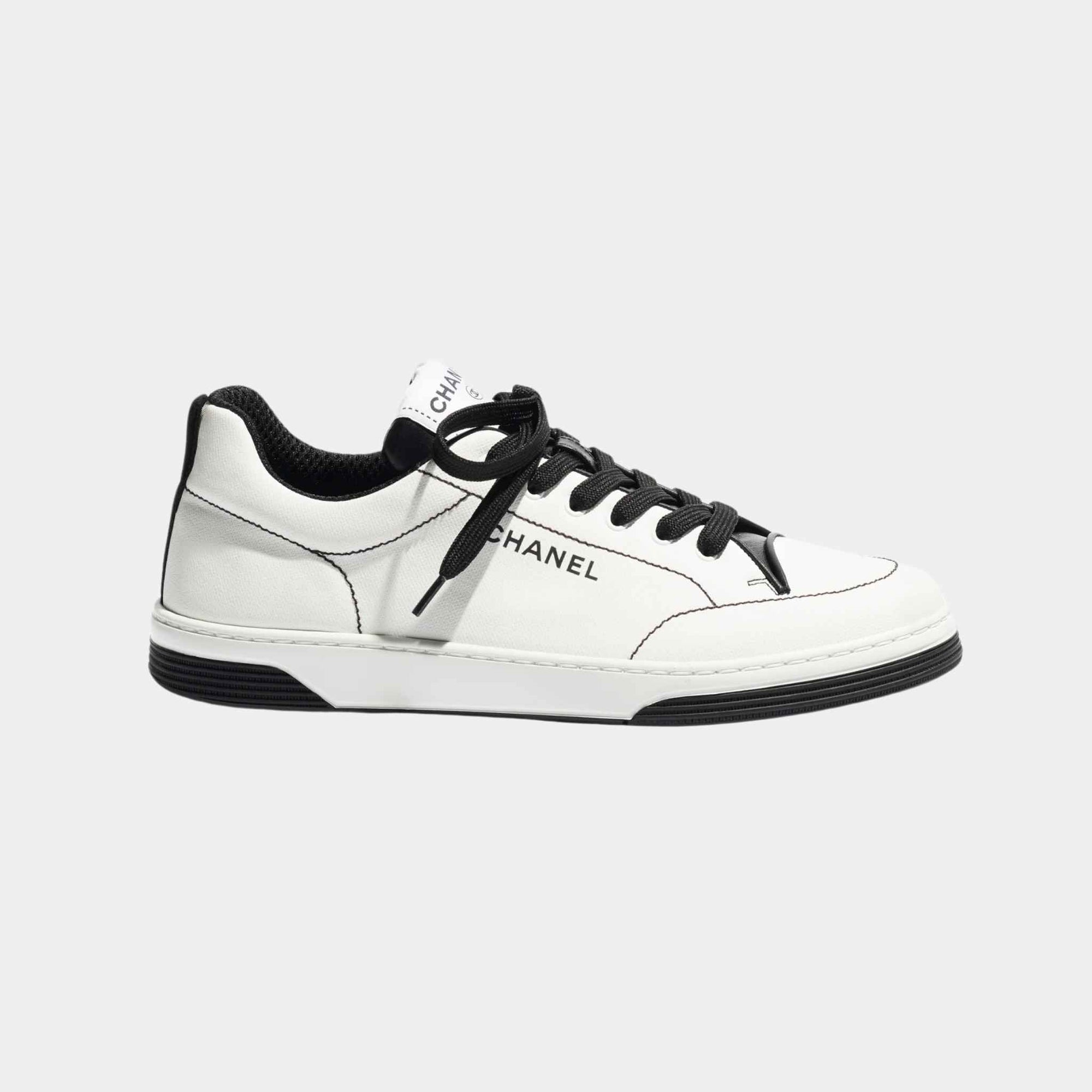 Оригінальна Trainers Sneaker Cotton White And Black Chanel – боковий вид