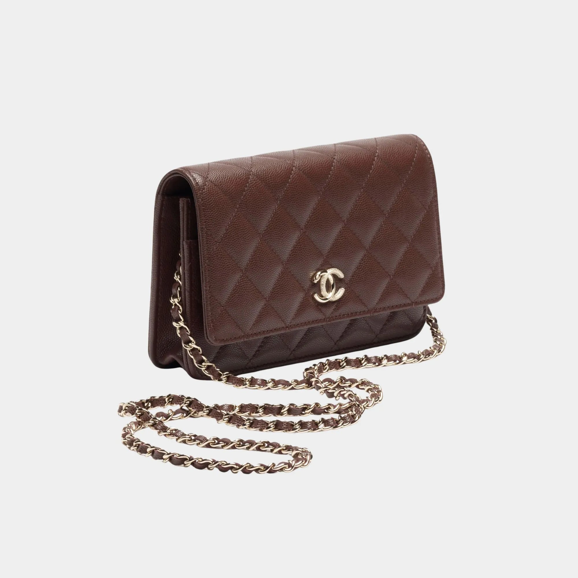 Wallet On Chain Shiny Grained Calfskin Rhinestones & Gold Metal Dark Brown Chanel – Гарантія оригінальності – боковий вид