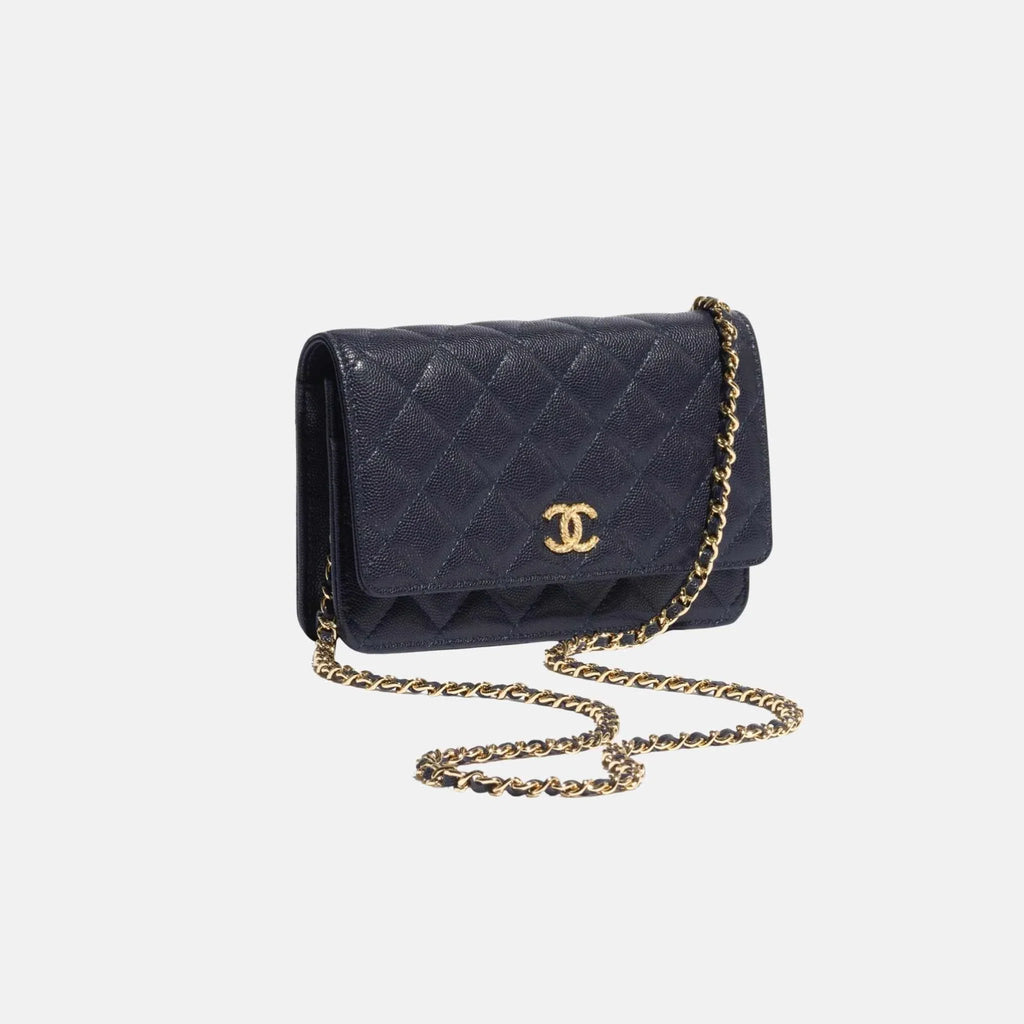 Wallet On Chain In Shiny Grained Calfskin Strass And Gold Tone Metal Chanel – Гарантія оригінальності – вид ззаду