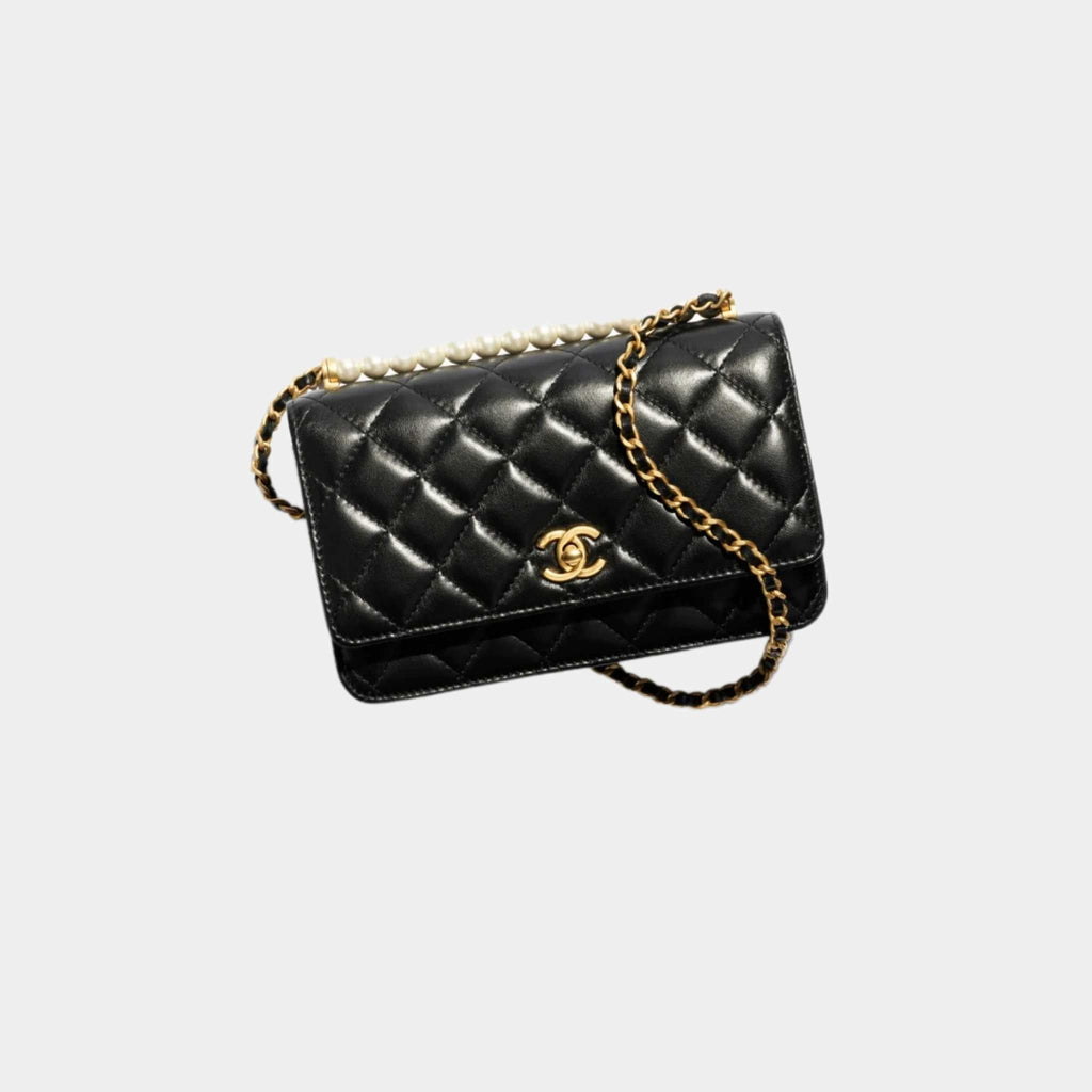 Wallet On Chain Shiny Lambskin Pearls Gold Tone Metal Black Chanel – Гарантія оригінальності – боковий вид