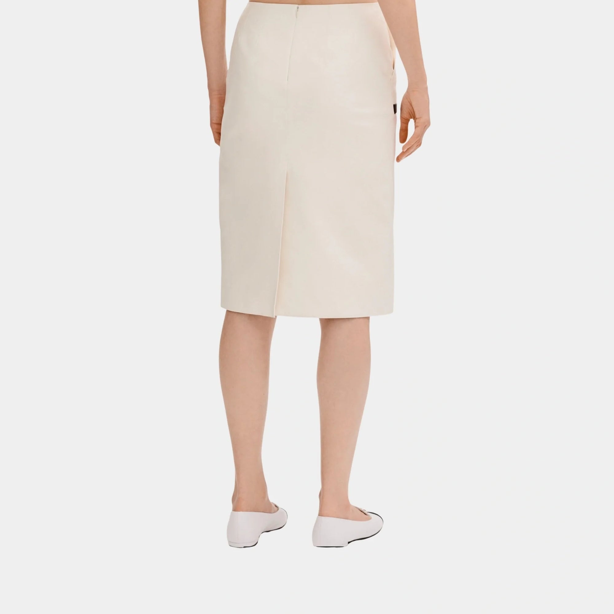 White And Black Skirt In Lambskin Chanel – Гарантія оригінальності – вид ззаду