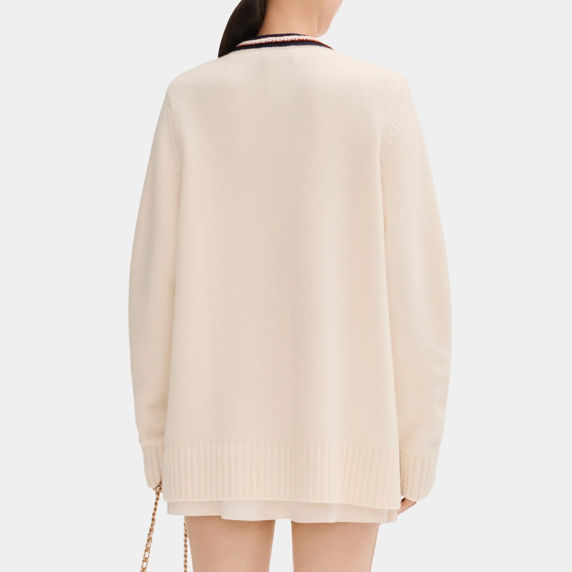 White Cardigan In Cashmere Chanel – Гарантія оригінальності – вид ззаду