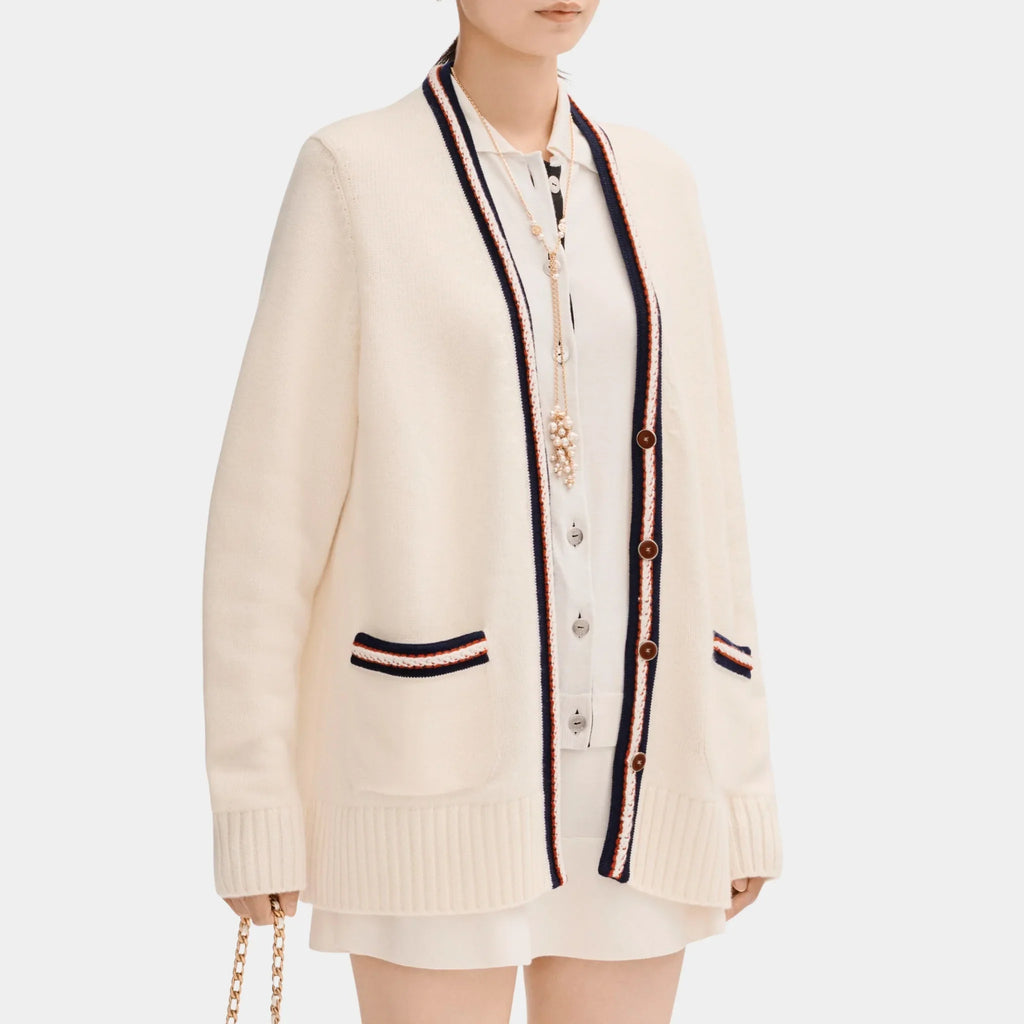 White Cardigan In Cashmere Chanel – Гарантія оригінальності – боковий вид