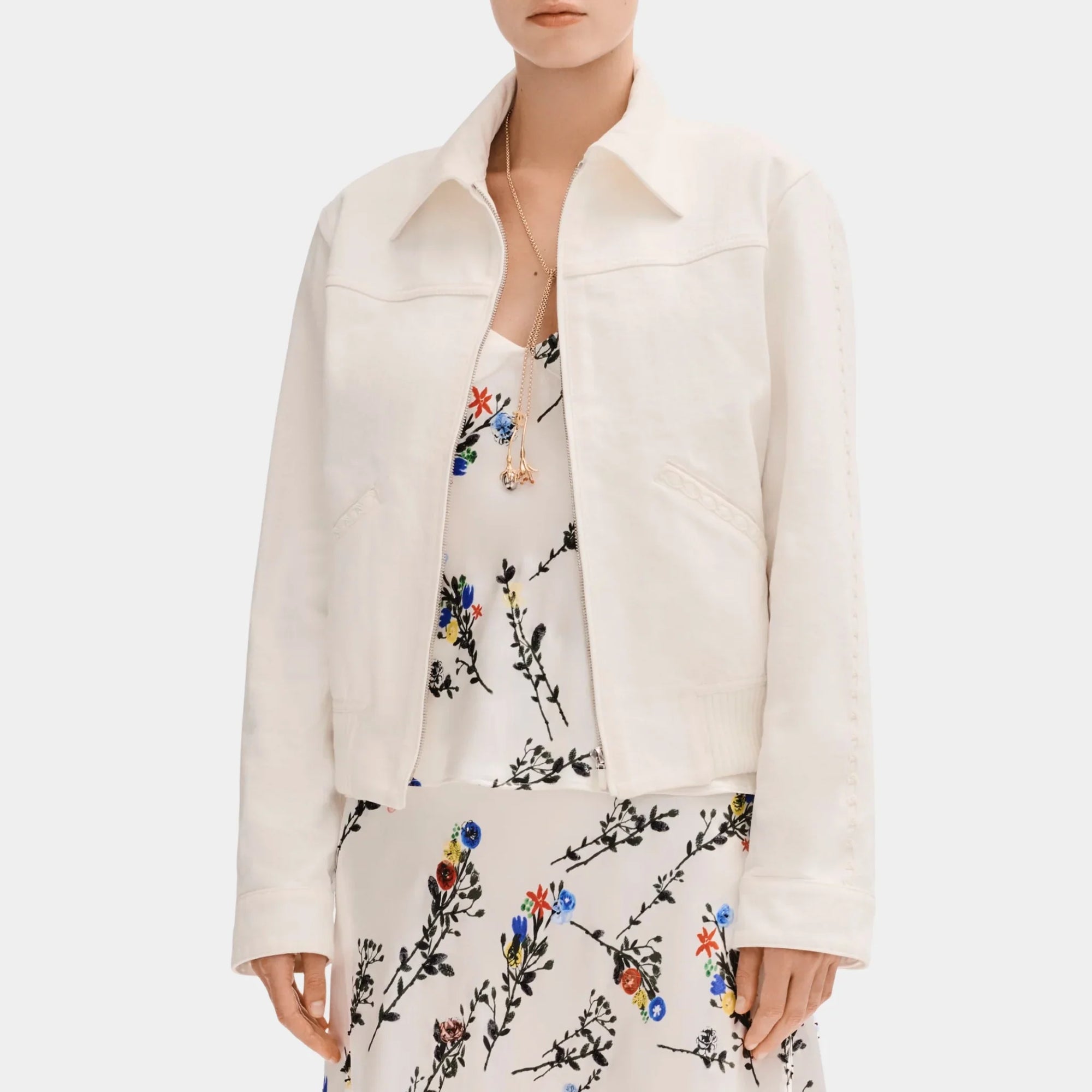 White Jacket In Embroidered Denim Chanel – Гарантія оригінальності – боковий вид