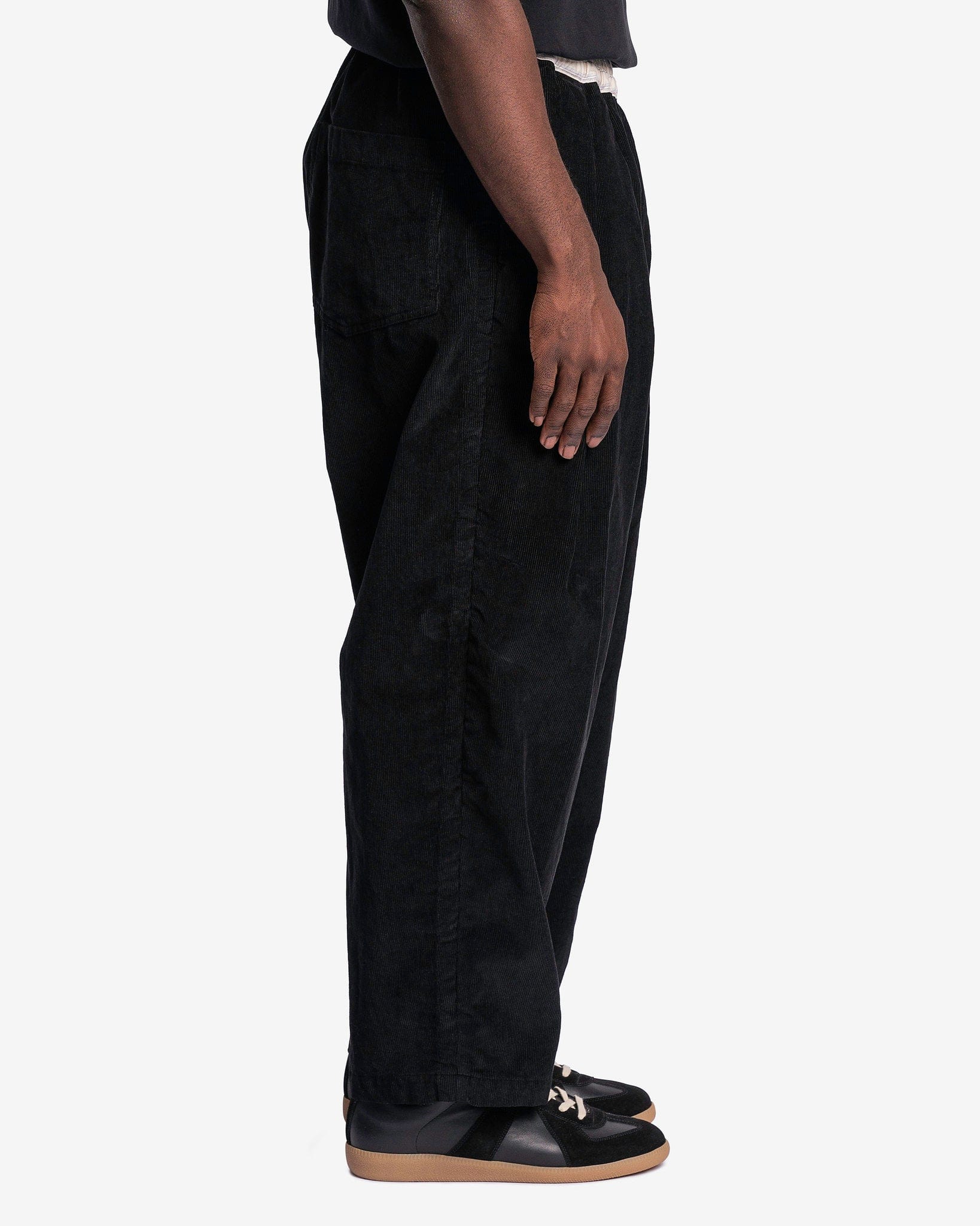 Contrast Corduroy Trousers In Black Maison margiela оригінал – Купити в Україні – вид ззаду