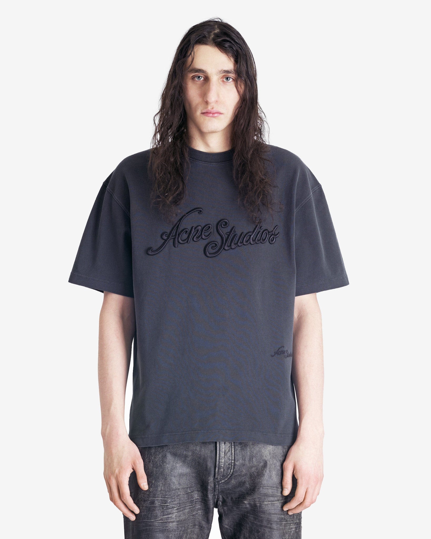 Cursive Logo T-Shirt In Faded Black Acne studios – Гарантія оригінальності – боковий вид