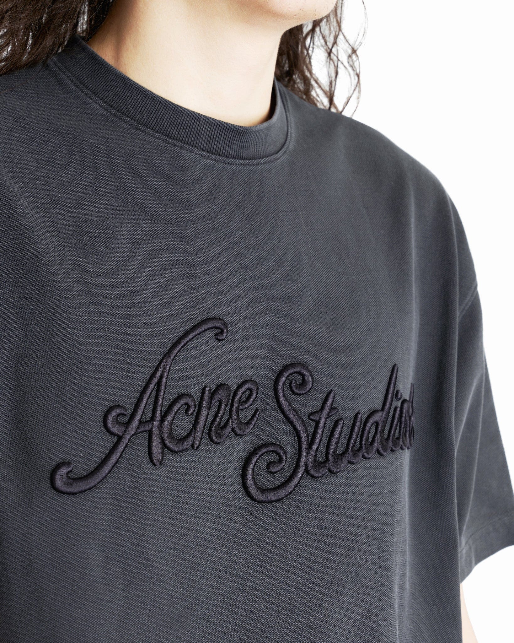 Cursive Logo T-Shirt In Faded Black Acne studios – Гарантія оригінальності – збільшений вид