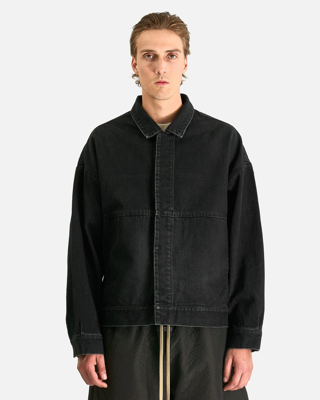 Оригінальна Denim Trucker Jacket In Black Fear of god – боковий вид