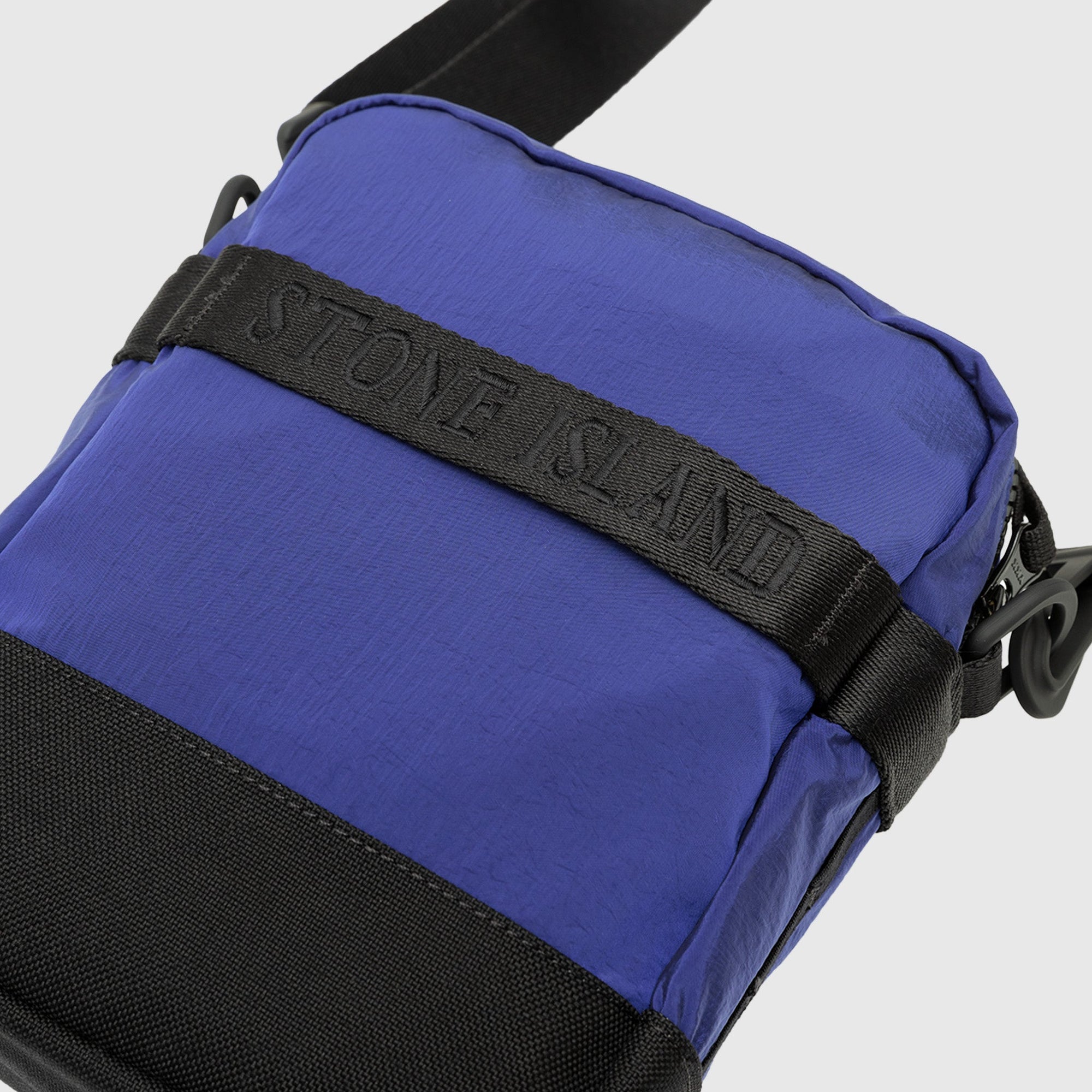 Nylon Metal In Econyl® Cross Body Bag Stone island оригінал – Купити в Україні – збільшений вид - STONE ISLAND