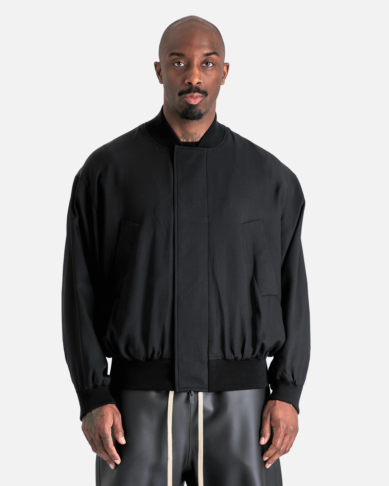 Double Layer Bomber In Black Fear of god – Гарантія оригінальності – боковий вид