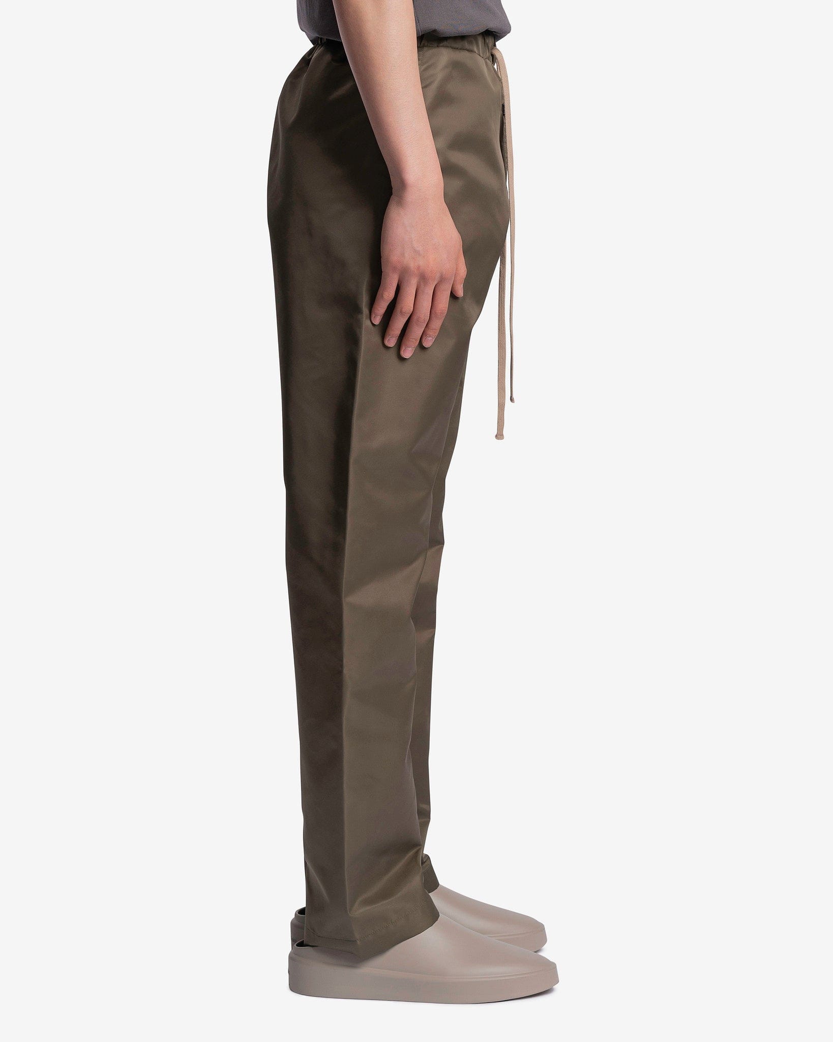 Eternal Nylon Twill Relaxed Pants In Olive Fear of god – Гарантія оригінальності – вид ззаду