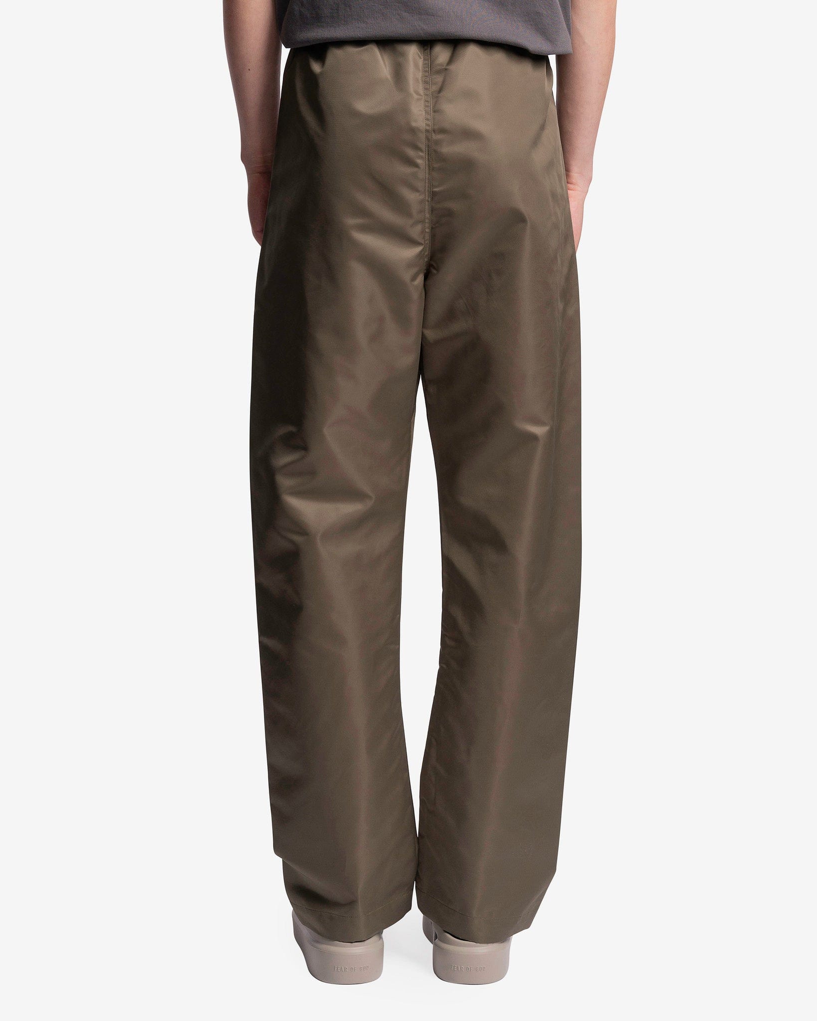 Eternal Nylon Twill Relaxed Pants In Olive Fear of god – Гарантія оригінальності – детальний вид