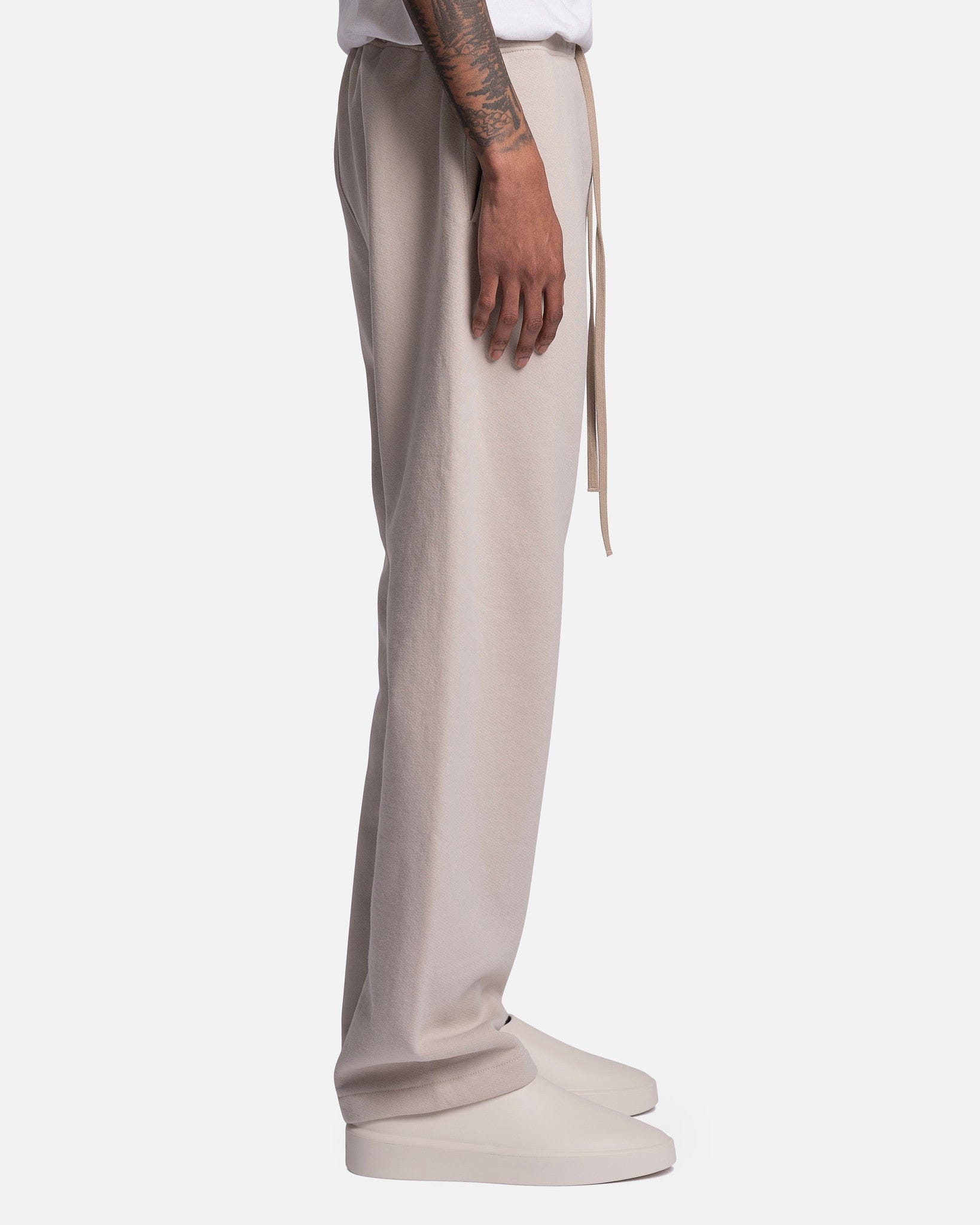 Оригінальна Eternal Relaxed Sweatpants In Cement Fear of god – вид ззаду