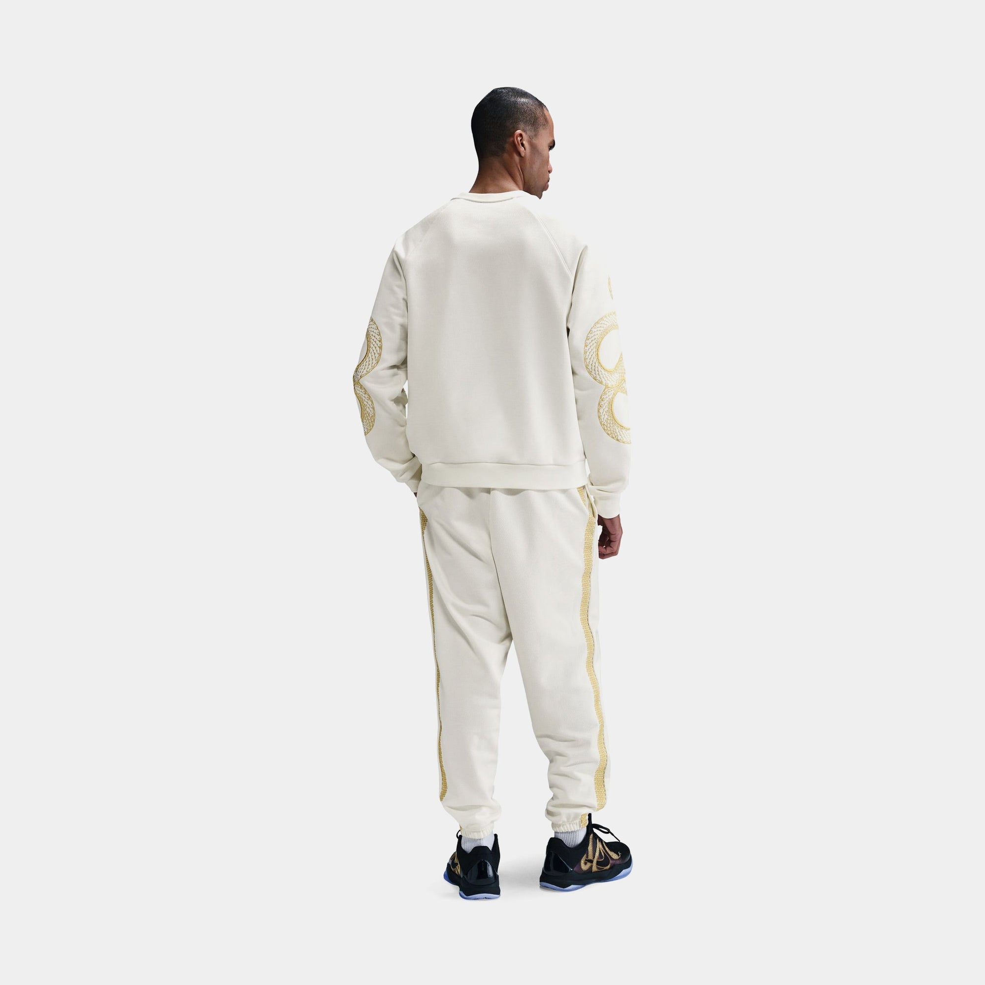 Kobe Year Of The Mamba Mens Crewneck Nike оригінал – Купити в Україні – вид ззаду