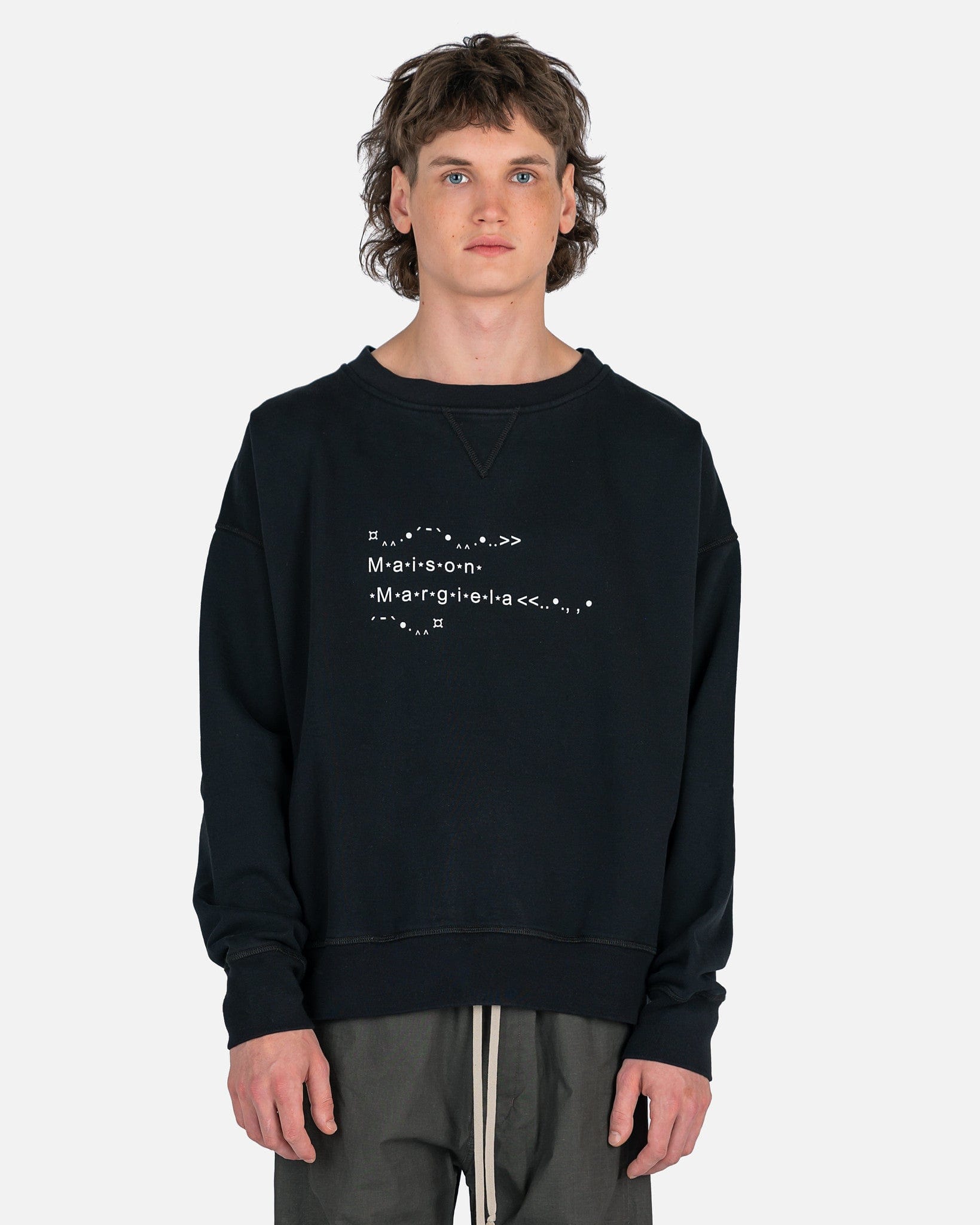 Font Generator Sweatshirt In Black Maison margiela оригінал – Купити в Україні – боковий вид