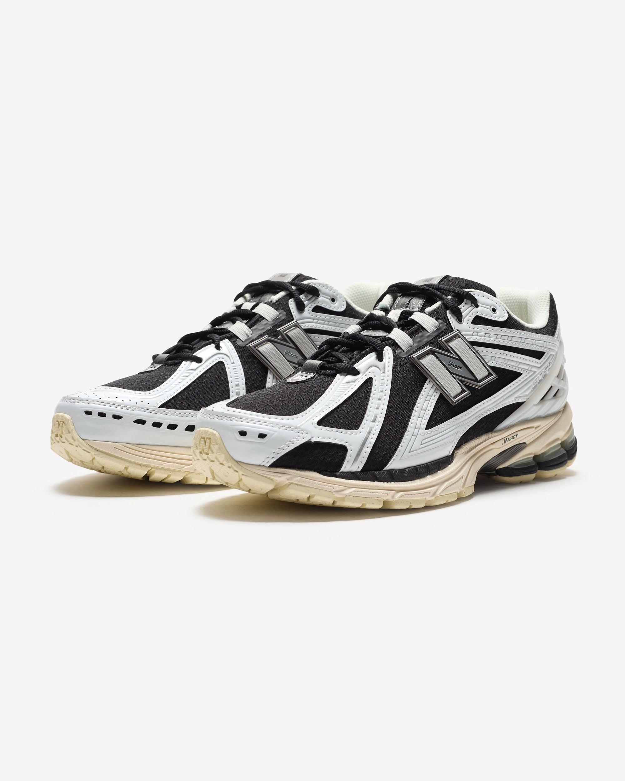 Оригінальна 1906r White New balance – боковий вид