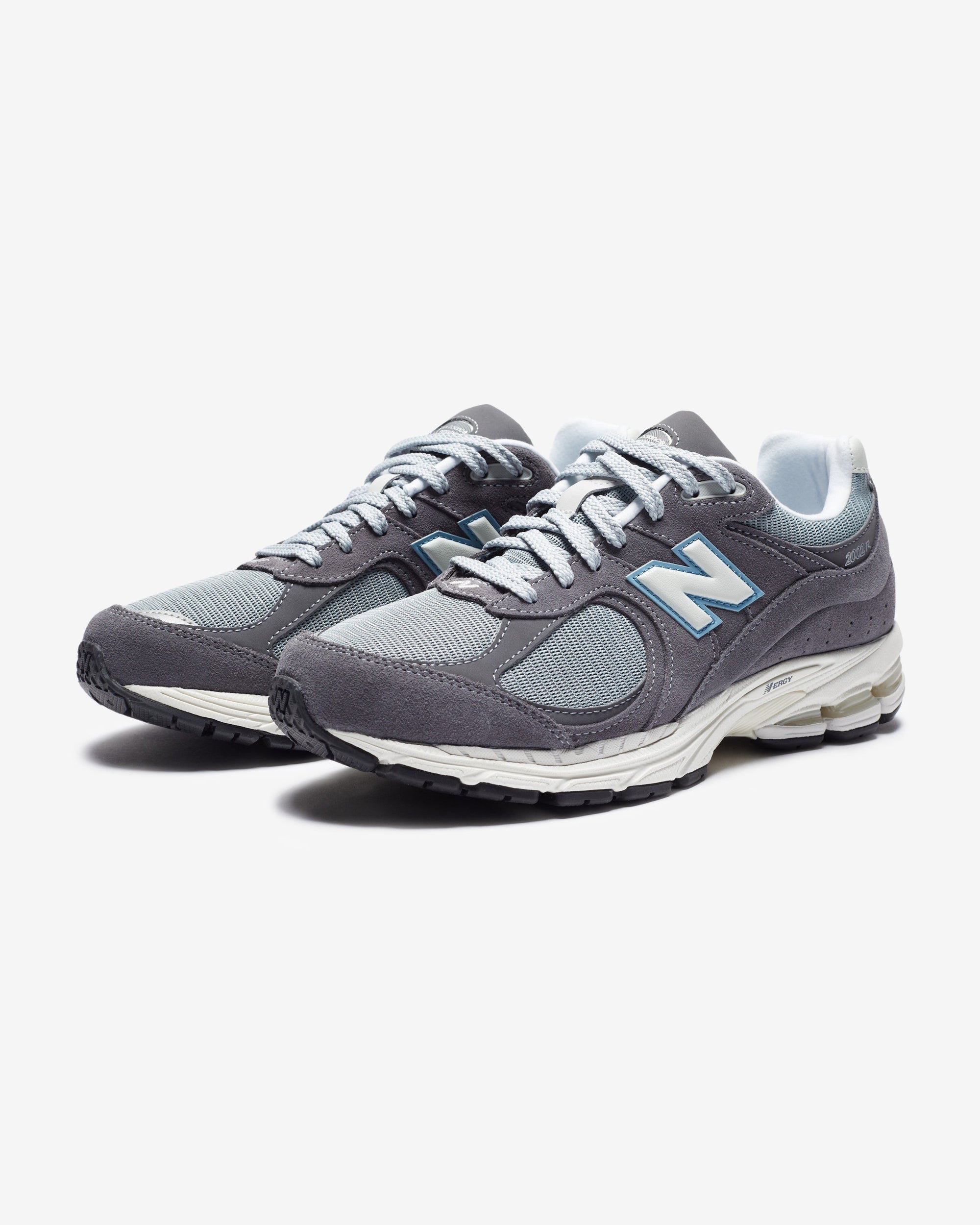 2002r Magnet New balance оригінал – Купити в Україні – боковий вид