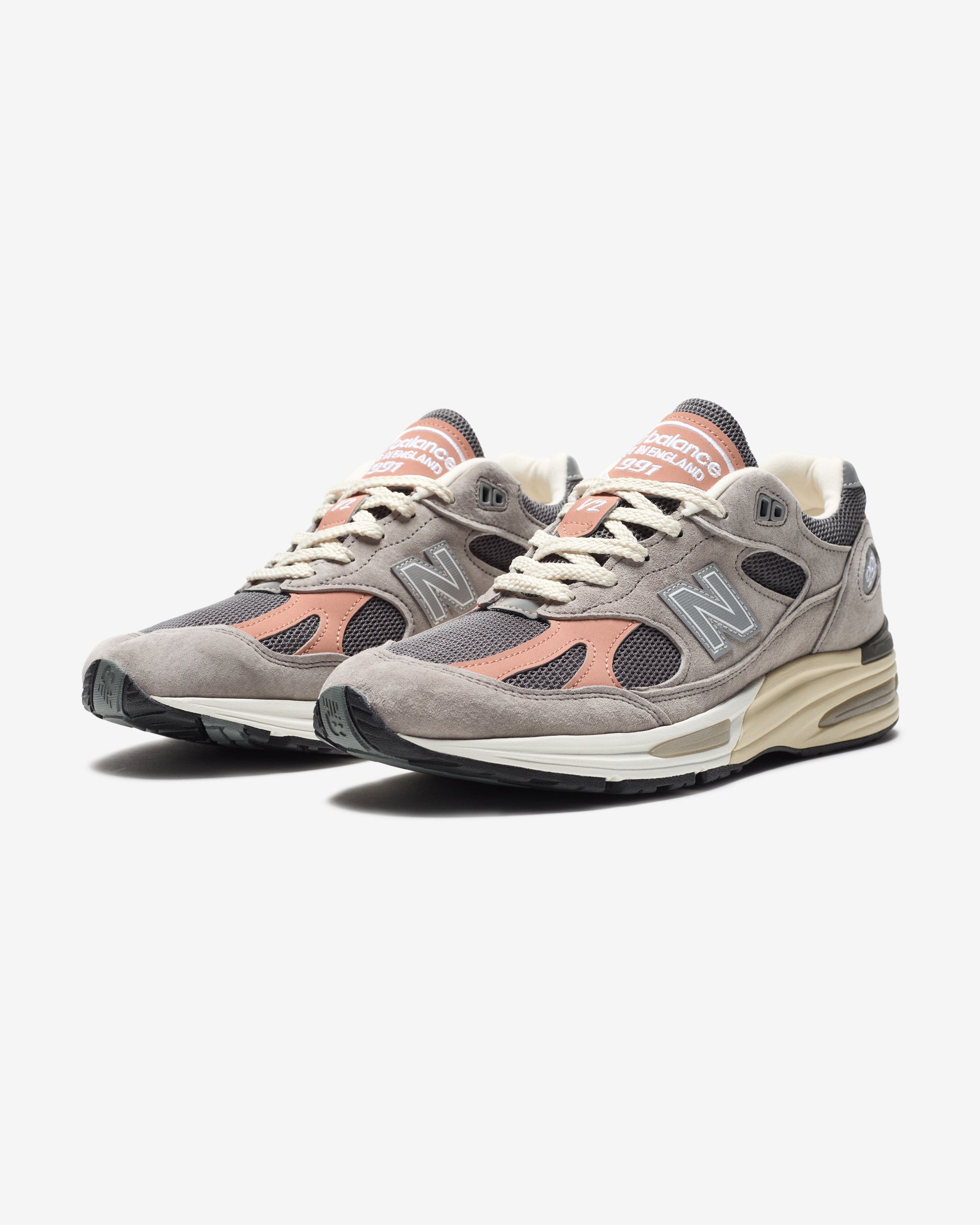 Оригінальна Made In Uk 991 V2 Elephant Skin New balance – боковий вид