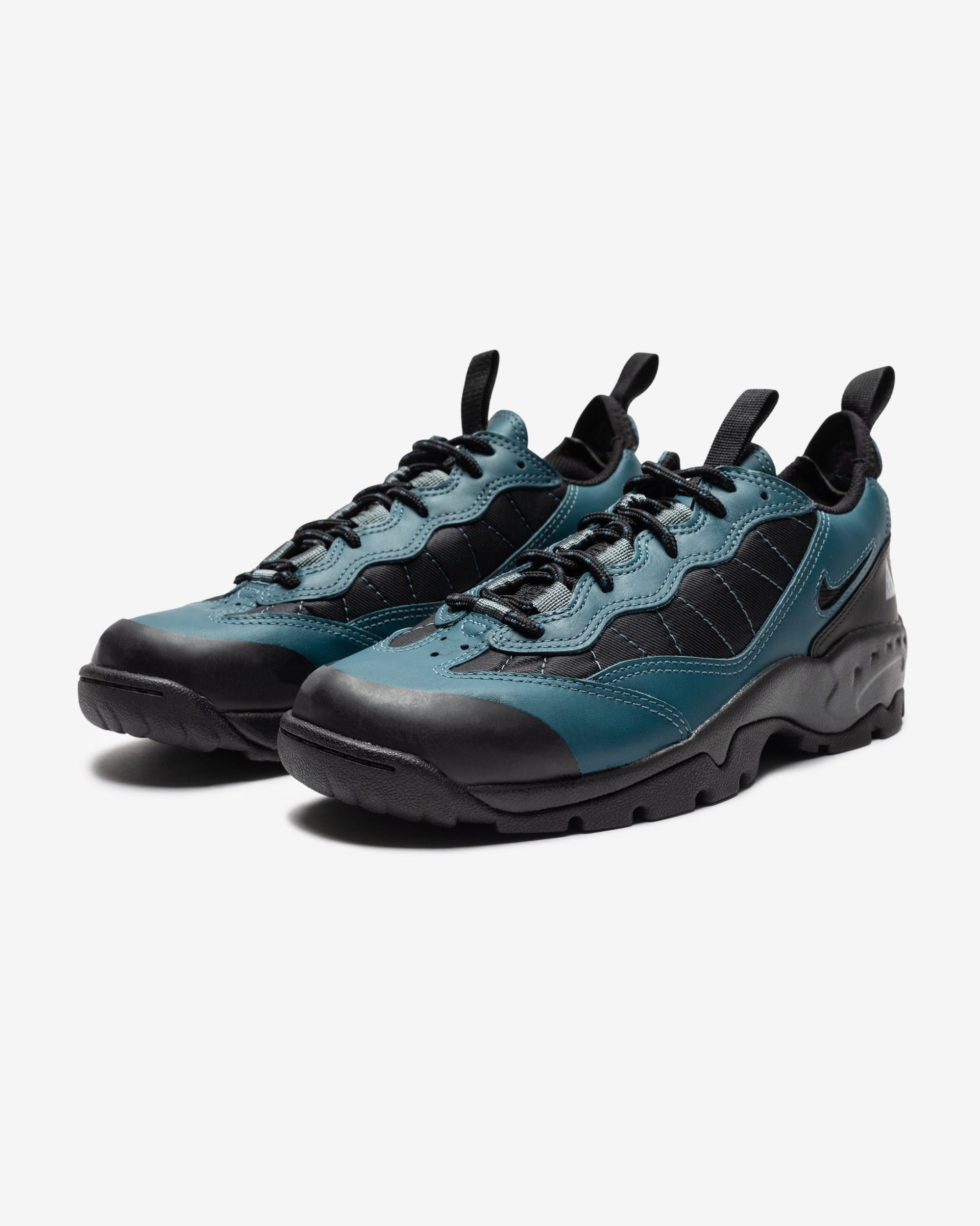 Оригінальна Air Mada Black Nike – боковий вид