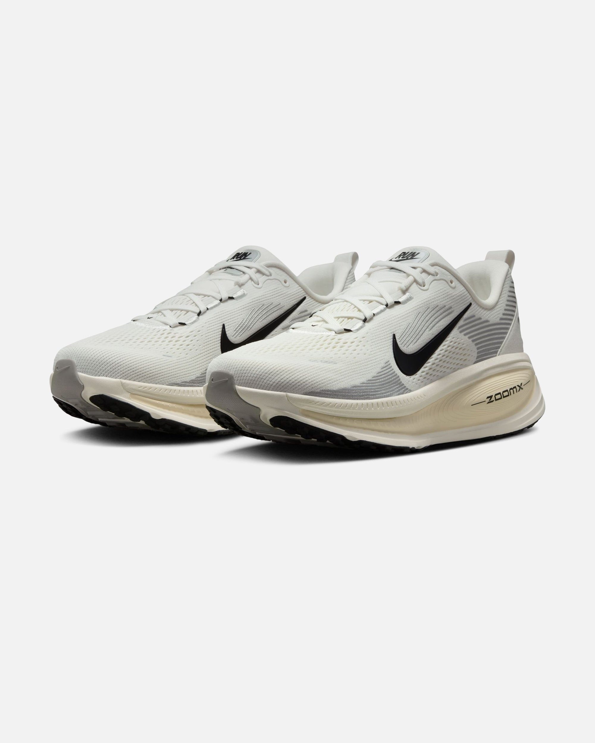 Оригінальна Vomero 18 Summitwhite Nike – боковий вид - NIKE