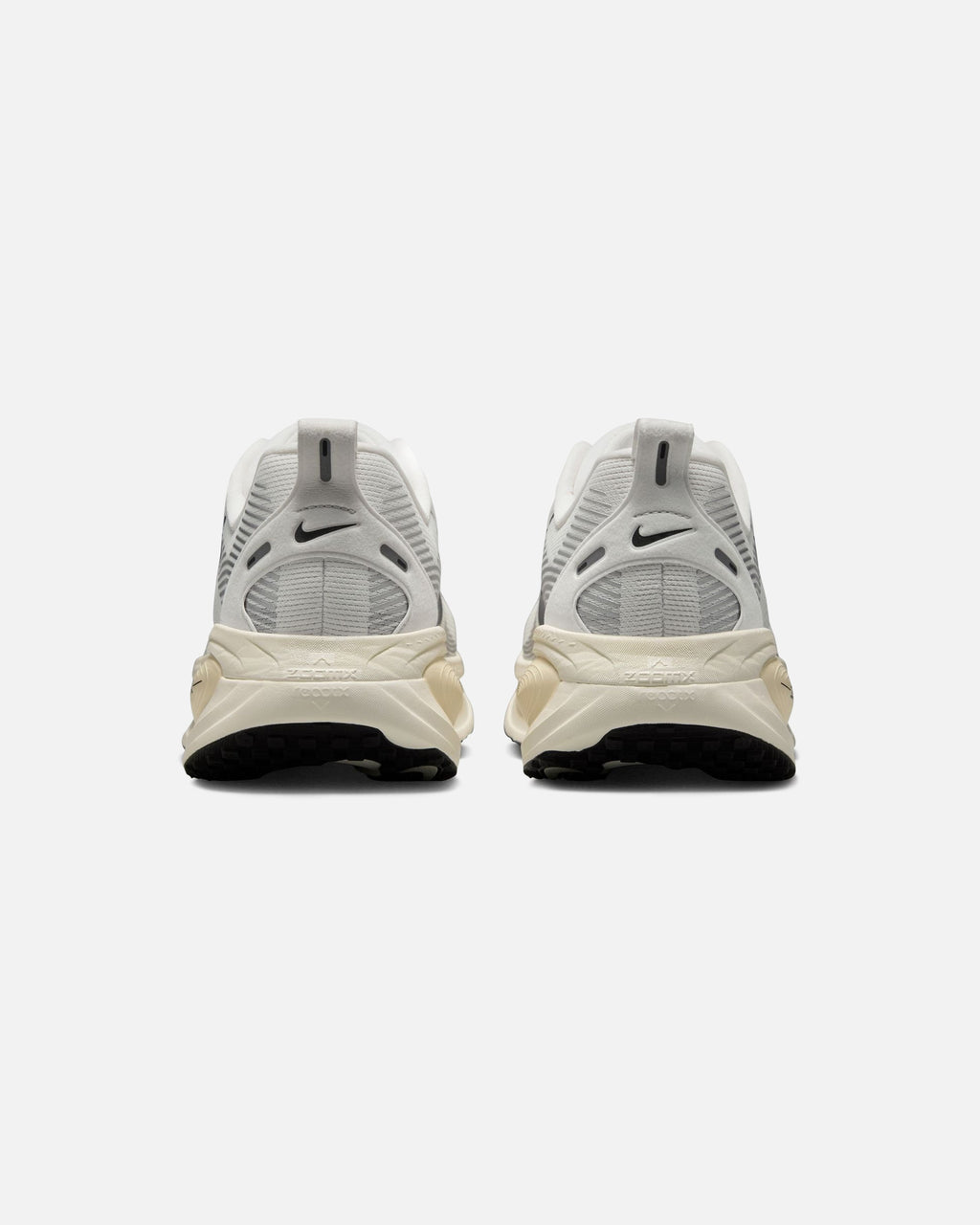 Оригінальна Vomero 18 Summitwhite Nike – детальний вид