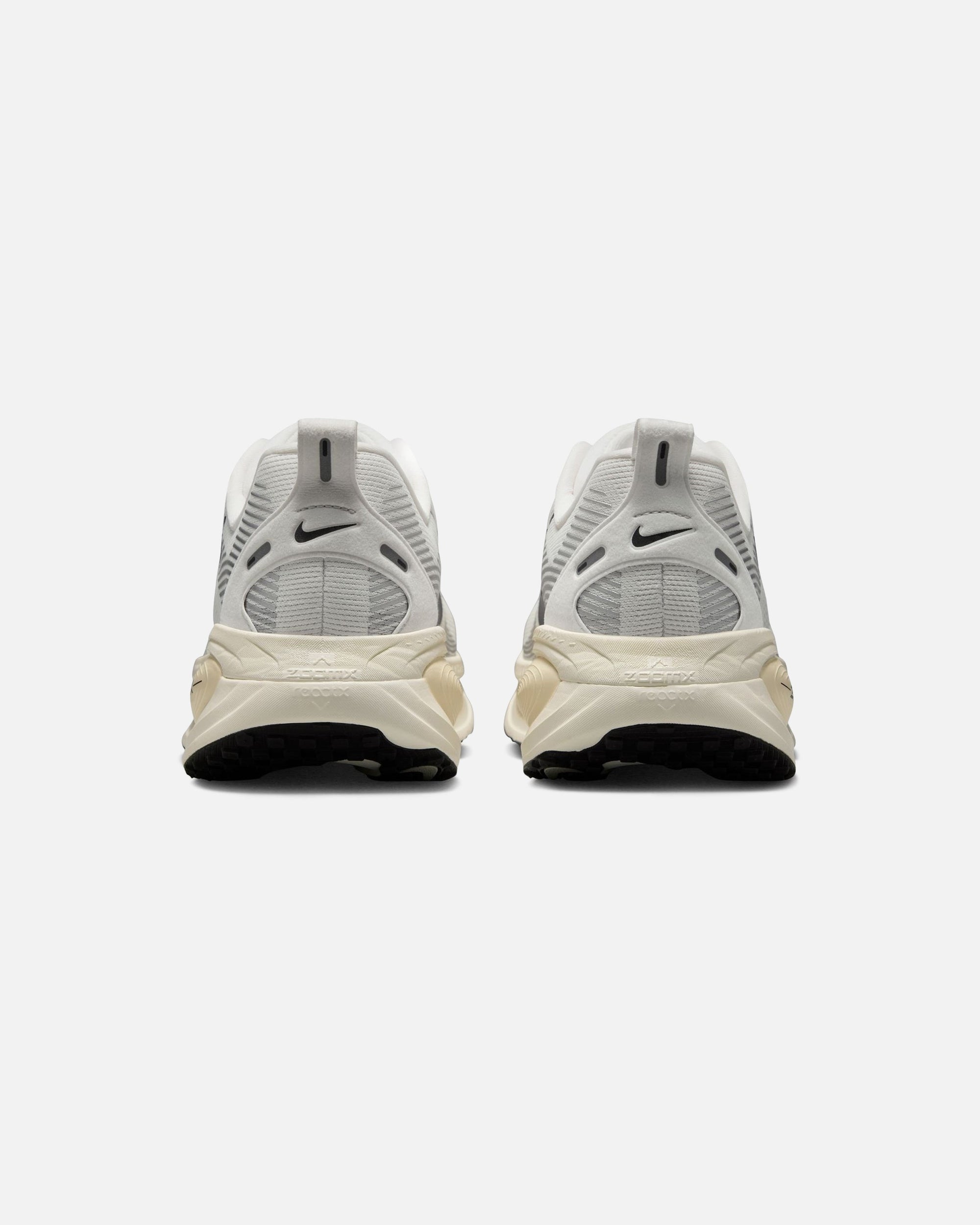 Оригінальна Vomero 18 Summitwhite Nike – детальний вид - NIKE