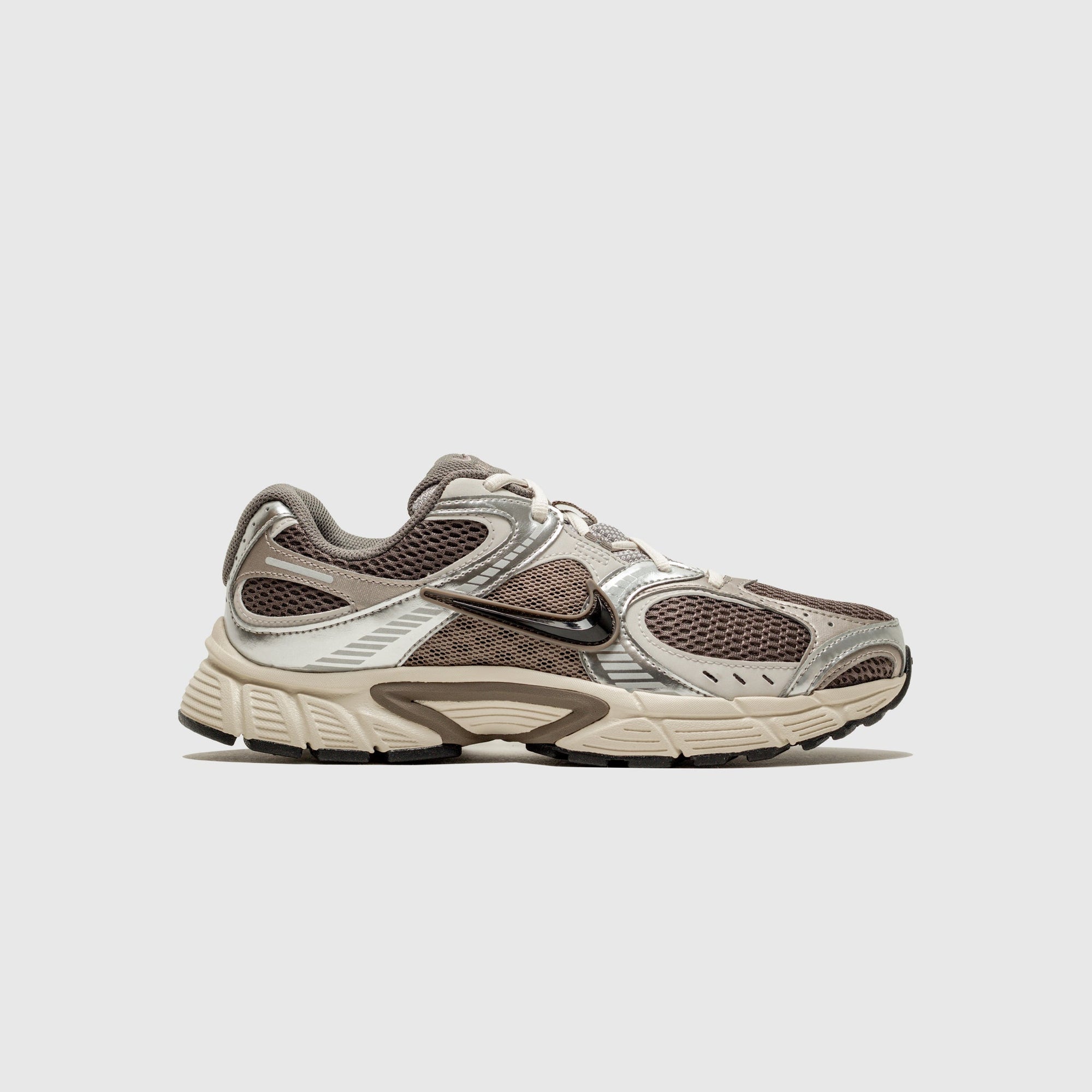 Nike Footwear оригінал | Швидка доставка Україна – боковий вид