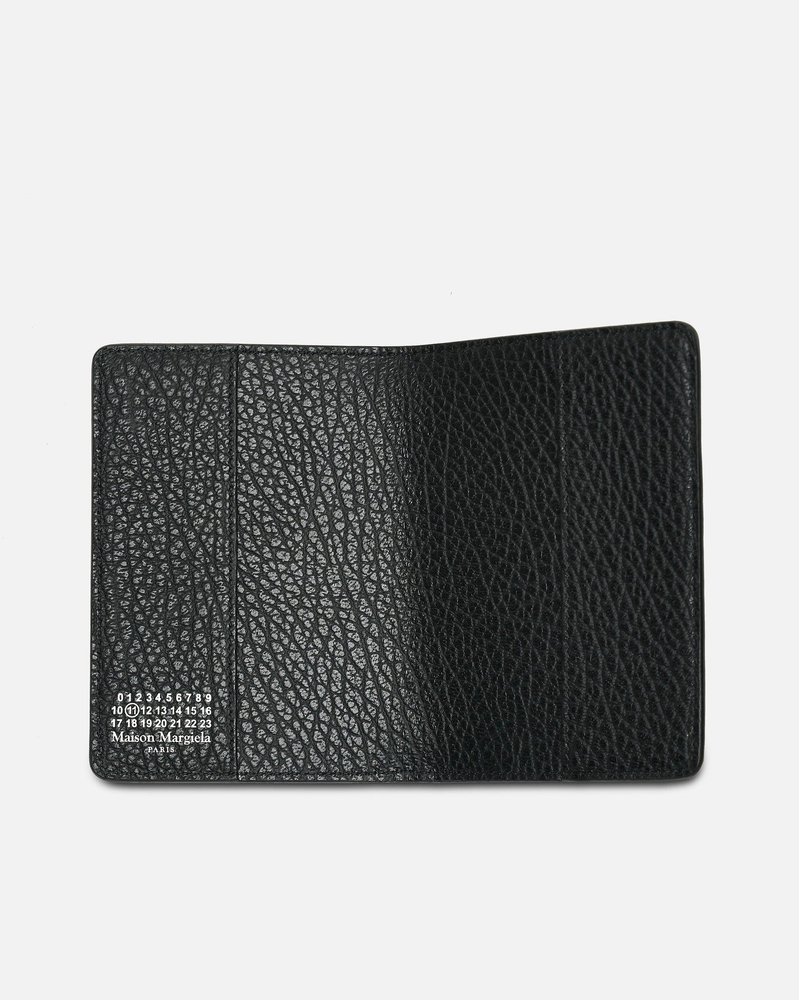 Grainy Leather Passport Cover In Black Maison margiela оригінал – Купити в Україні – вид ззаду