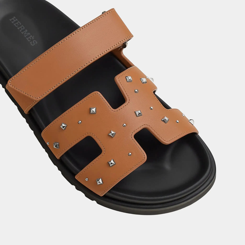 Chypre Sandal In Calfskin With Medor Studs Hermes – Гарантія оригінальності – детальний вид