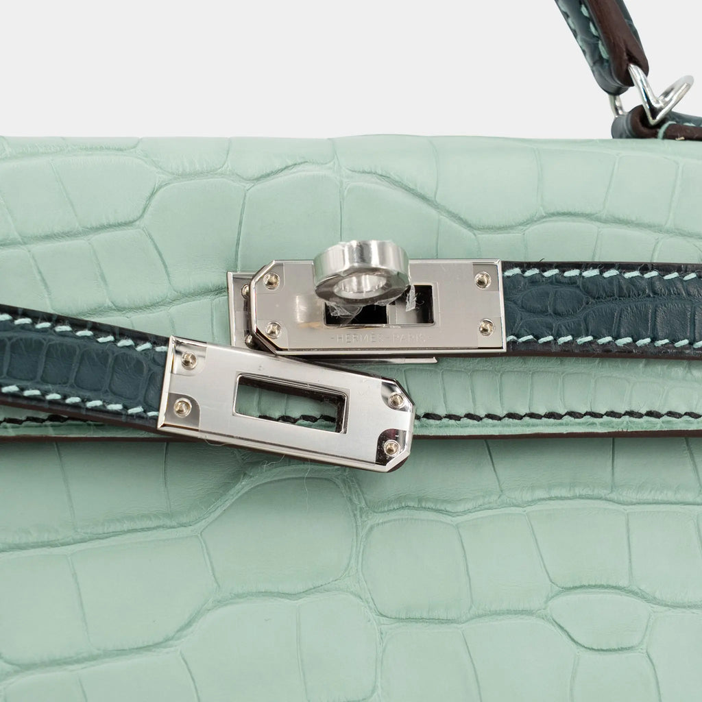 Оригінальна Kelly Mini Matte Alligator Vert Deau Hermes – збільшений вид