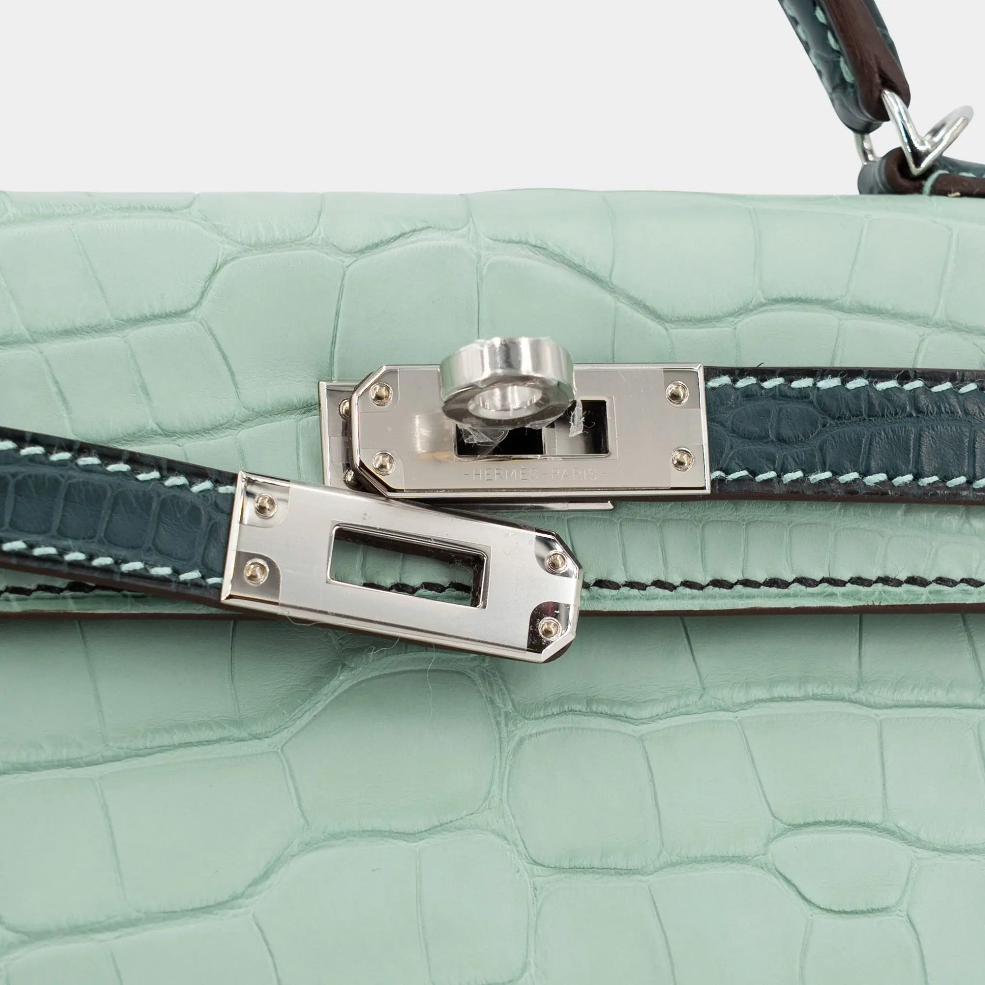 Оригінальна Kelly Mini Matte Alligator Vert Deau Hermes – збільшений вид