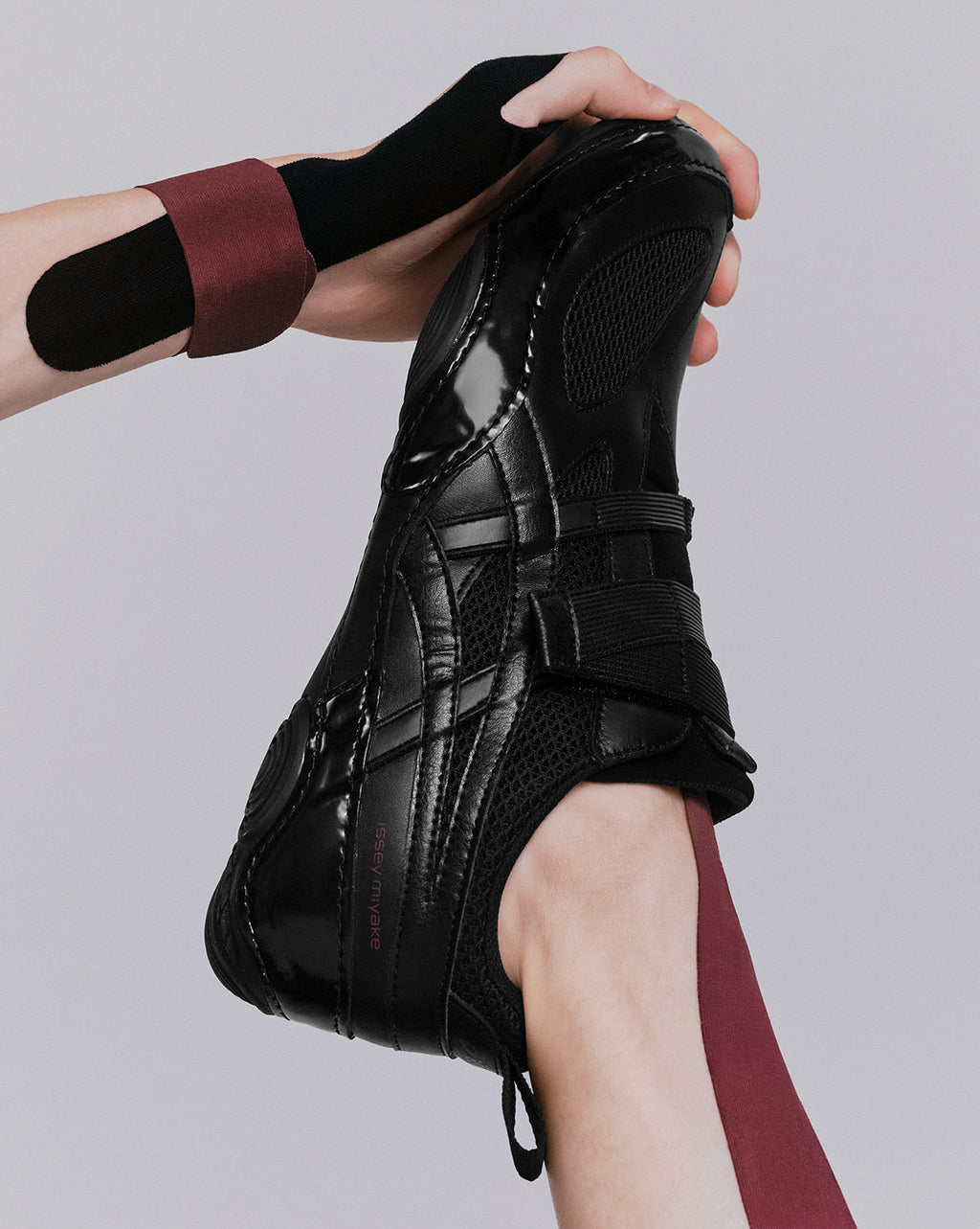 X Issey Miyake Hyper Taping Asics – Гарантія оригінальності – вид ззаду