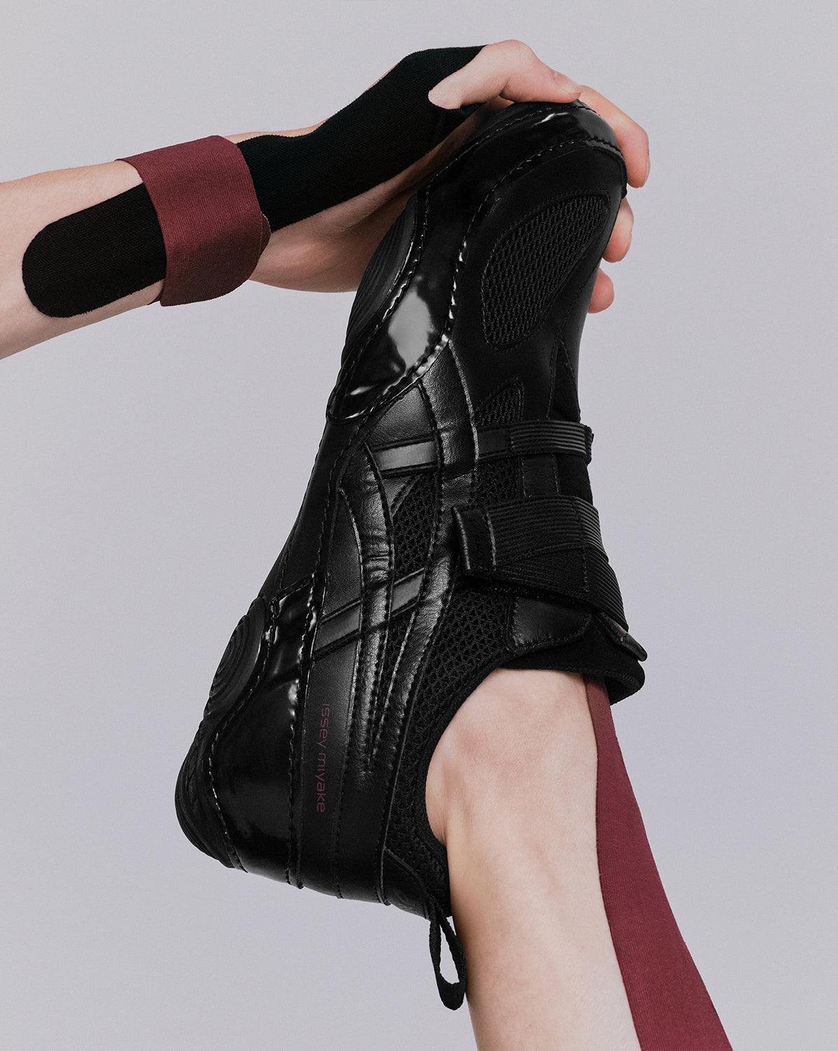 X Issey Miyake Hyper Taping Asics – Гарантія оригінальності – вид ззаду