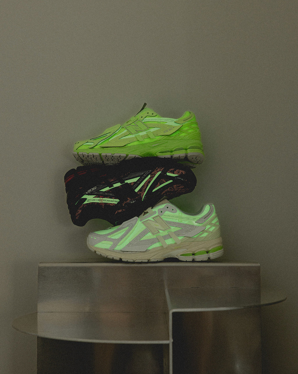 1906a *glow In The Dark* New balance оригінал – Купити в Україні – вид ззаду