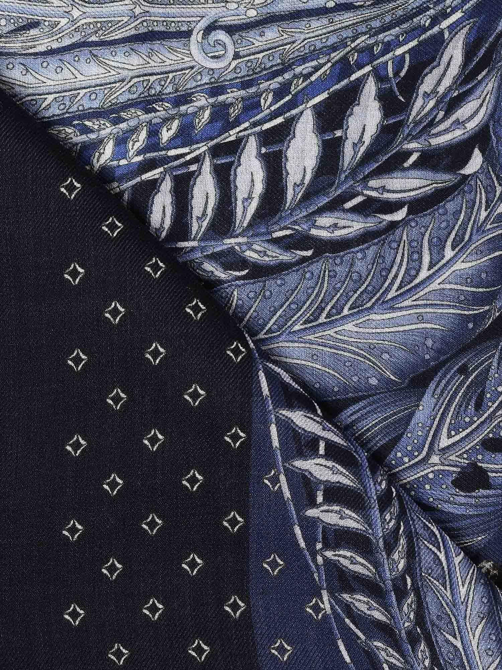 Stola In Cashmere Con Logo Salvatore ferragamo – Гарантія оригінальності – вид ззаду