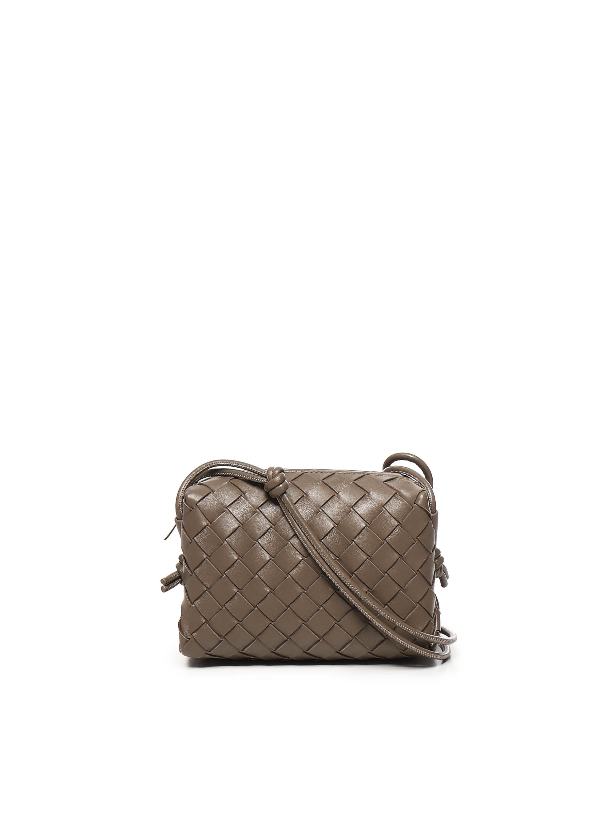 Оригінальна Mini Loop Camera Bag Bottega veneta – боковий вид