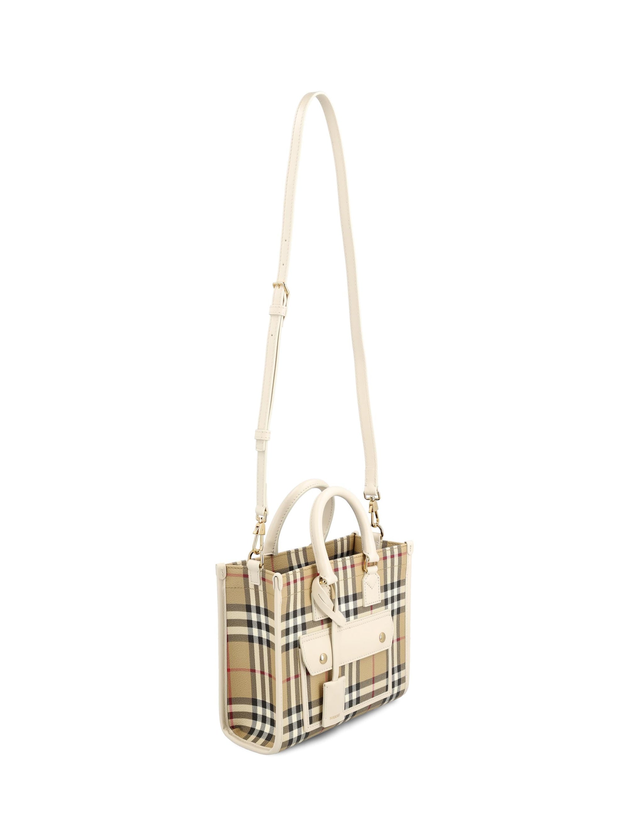 Оригінальна Polyurethane Bag Burberry – детальний вид